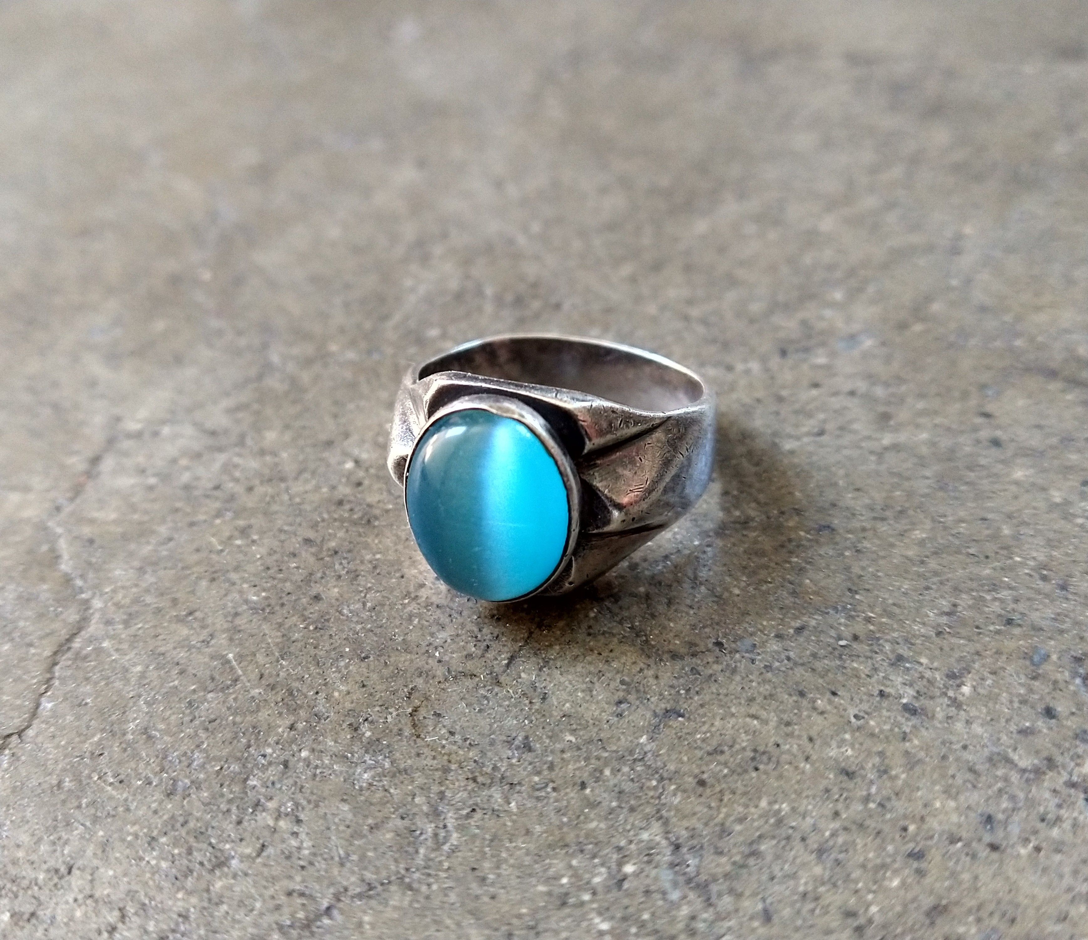 image of Jewelry x Sterling Silver Vintage Sterling Silver Ring Blue Cat's Eye Size 7.75 Oval in Blue/Silver