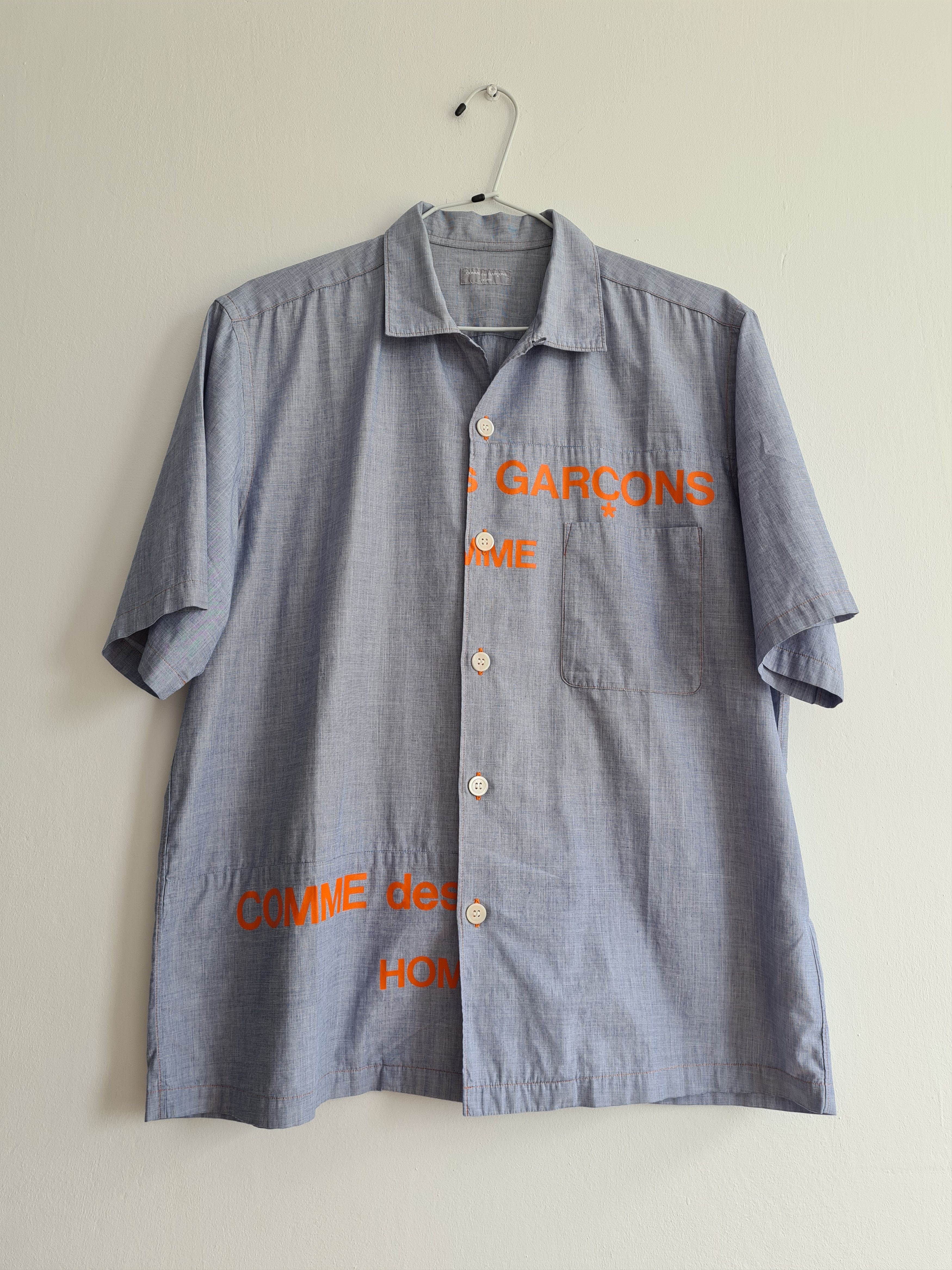 Comme des garcons split logo shirt hotsell