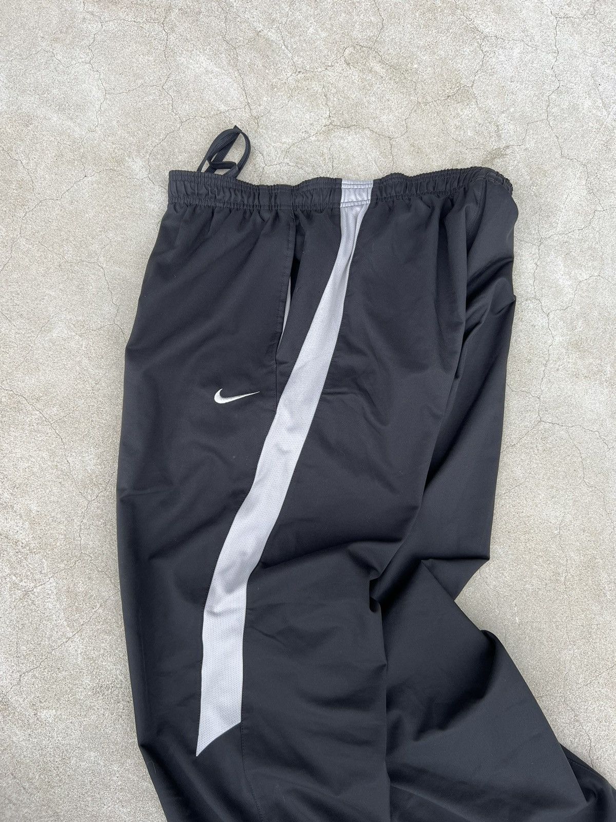 Nike Vintage Nike Track Pants Black Size US 32 / EU 48 - 5 Thumbnail