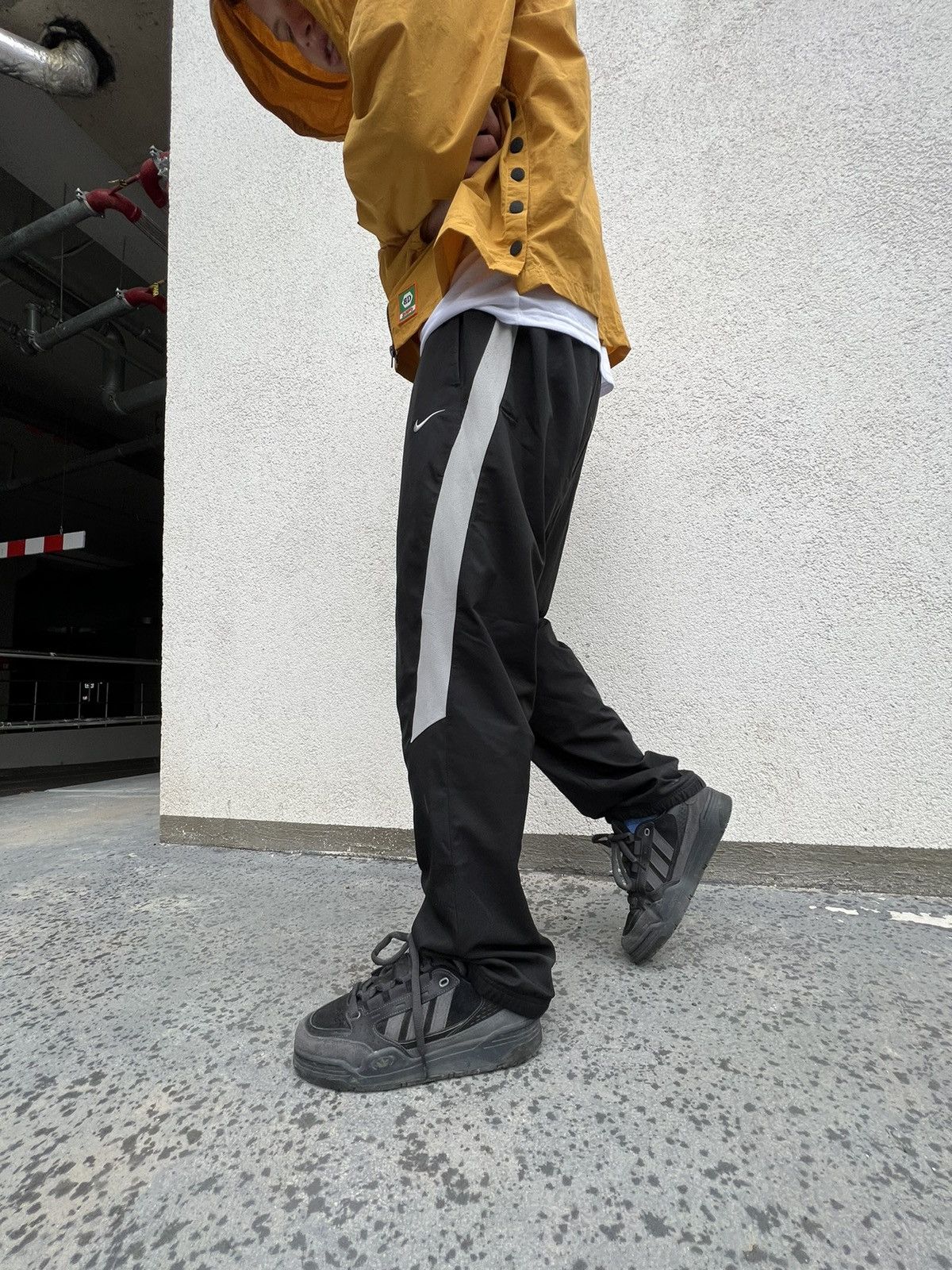 Nike Vintage Nike Track Pants Black Size US 32 / EU 48 - 4 Thumbnail