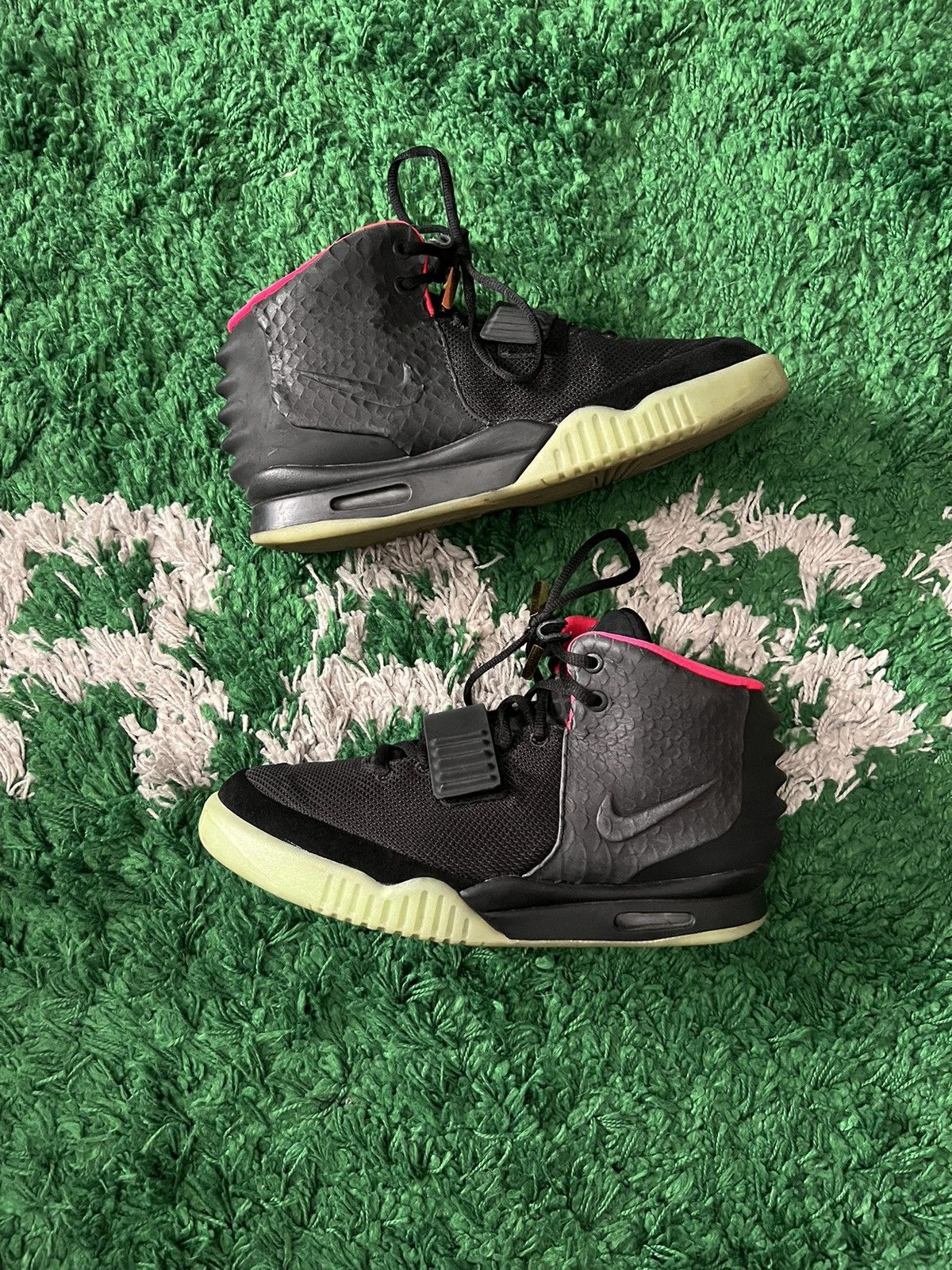 Kanye West × Nike Air Yeezy 2 NRG Solar Red 2012 Size US 10.5 / EU 43-44 - 1 Thumbnail