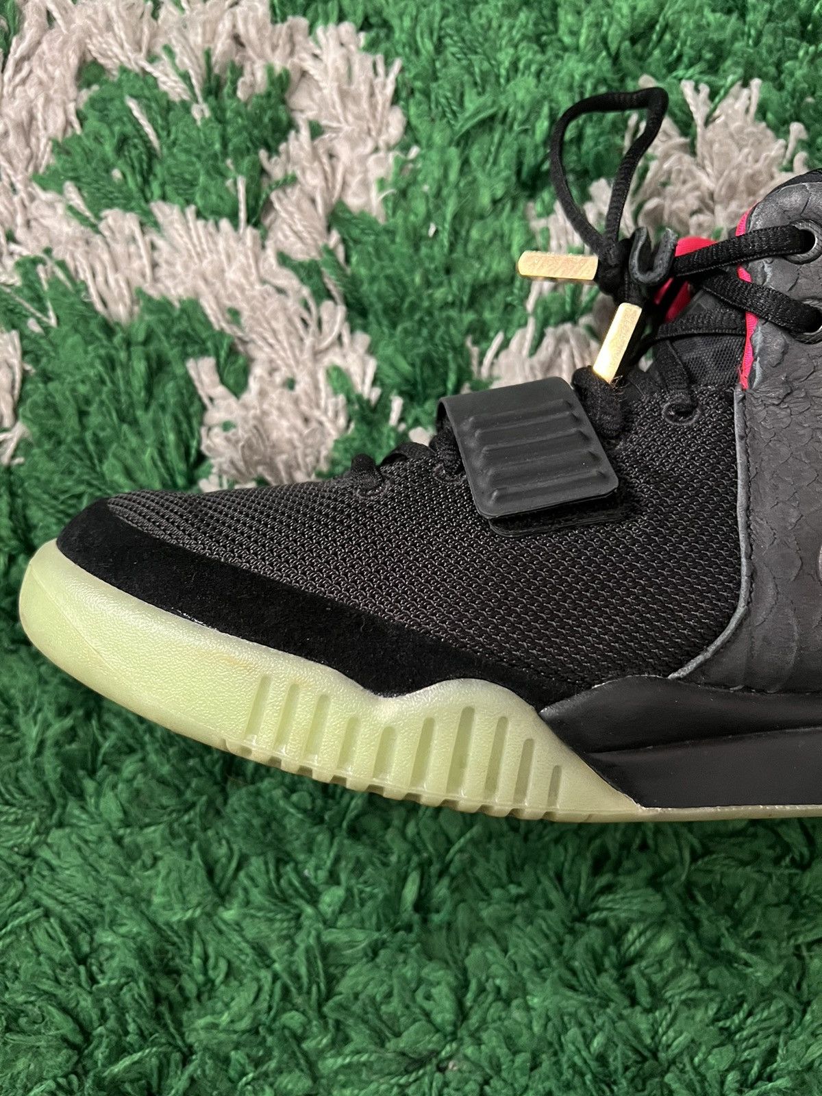 Kanye West × Nike Air Yeezy 2 NRG Solar Red 2012 Size US 10.5 / EU 43-44 - 6 Thumbnail