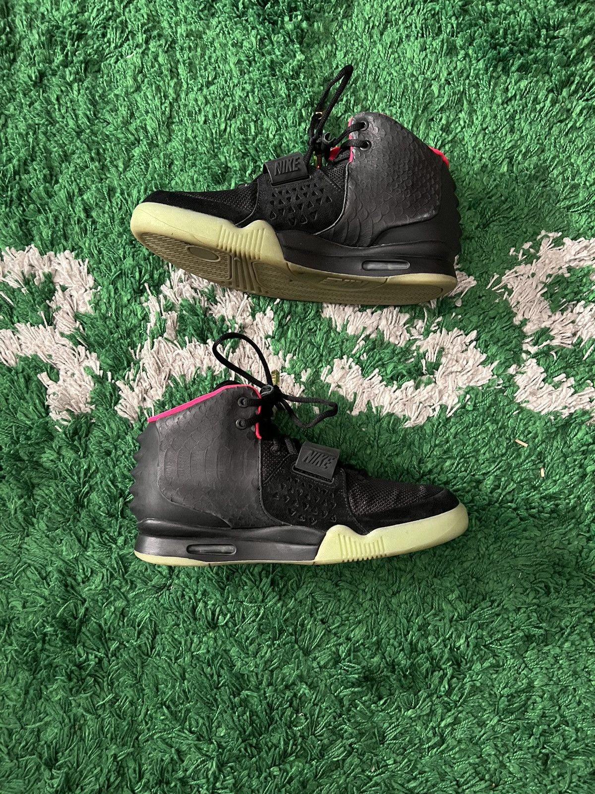 Kanye West × Nike Air Yeezy 2 NRG Solar Red 2012 Size US 10.5 / EU 43-44 - 2 Thumbnail