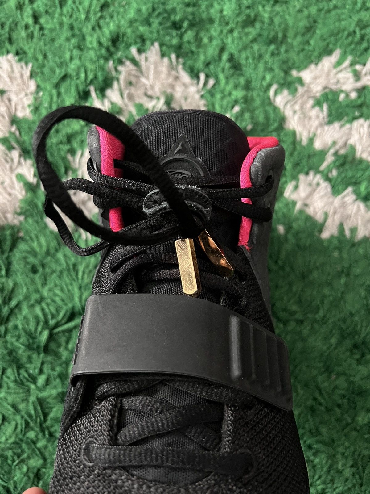 Kanye West × Nike Air Yeezy 2 NRG Solar Red 2012 Size US 10.5 / EU 43-44 - 7 Thumbnail