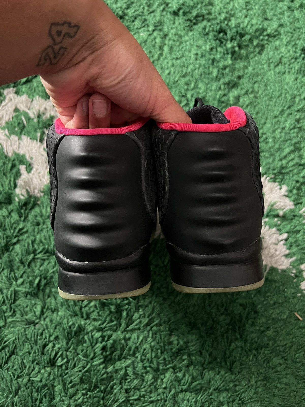 Kanye West × Nike Air Yeezy 2 NRG Solar Red 2012 Size US 10.5 / EU 43-44 - 4 Thumbnail