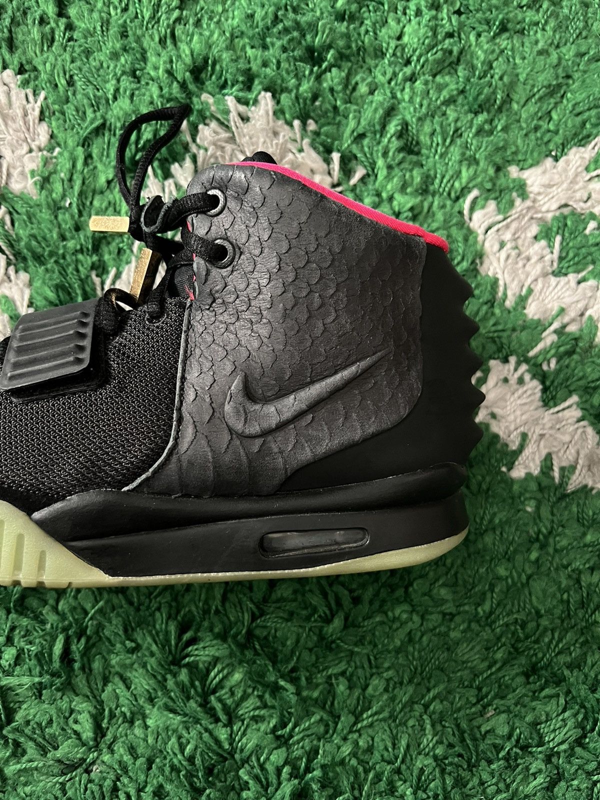 Kanye West × Nike Air Yeezy 2 NRG Solar Red 2012 Size US 10.5 / EU 43-44 - 5 Thumbnail