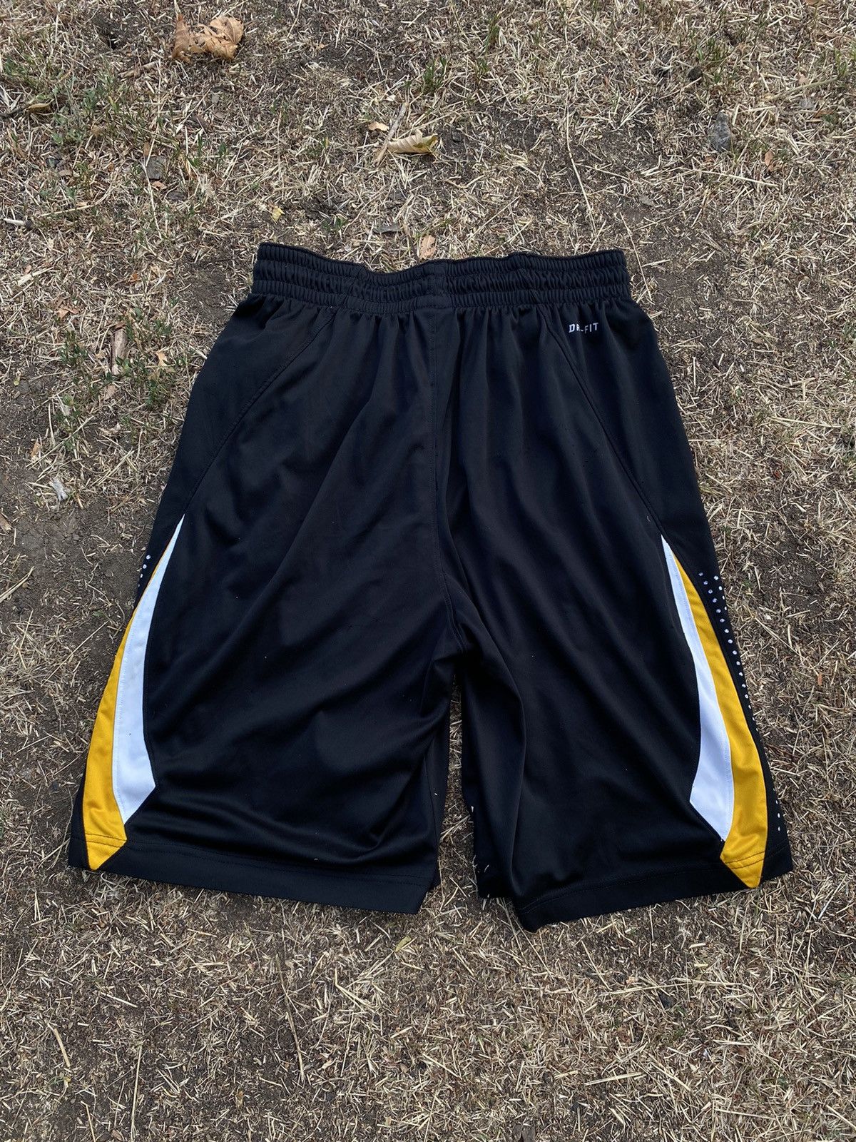 Nike Vintage Nike shorts streetwear swoosh casual y2k size M Size US 32 / EU 48 - 4 Thumbnail