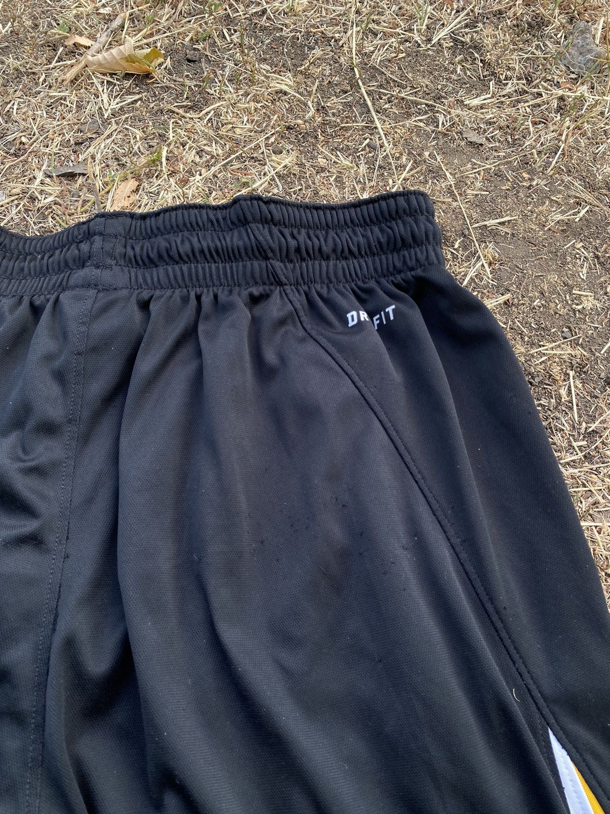 Nike Vintage Nike shorts streetwear swoosh casual y2k size M Size US 32 / EU 48 - 5 Thumbnail