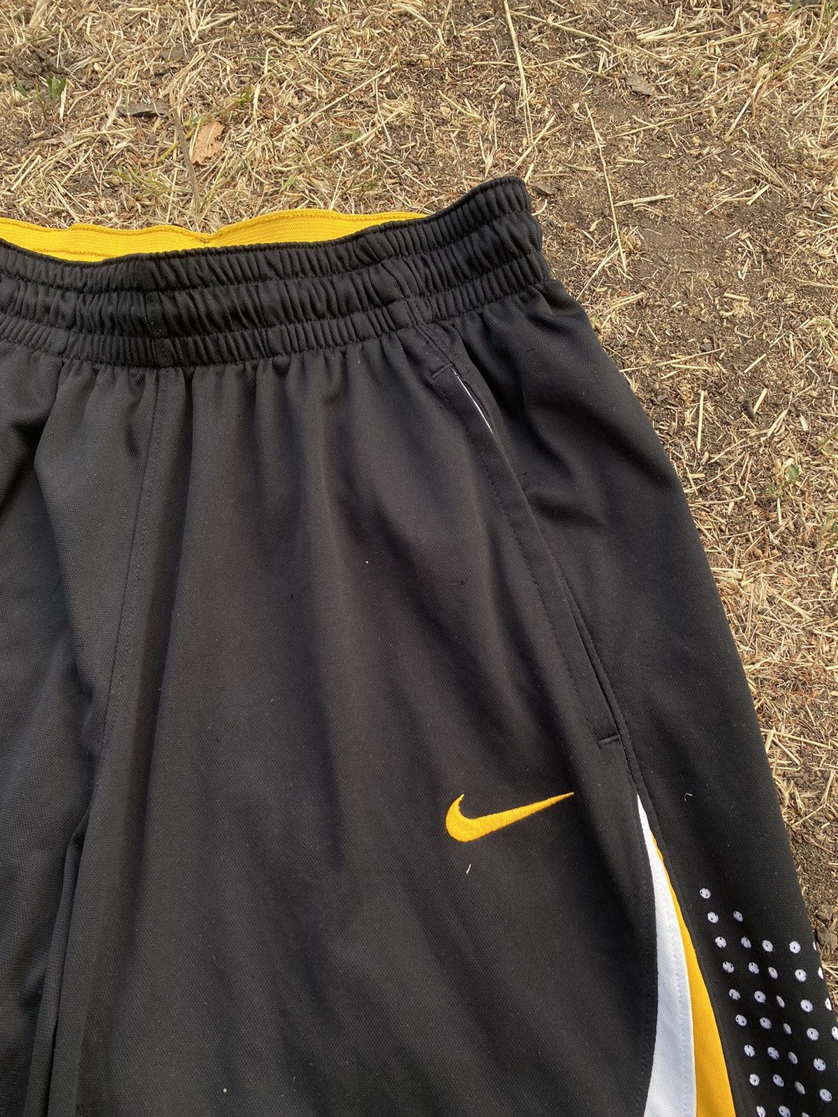 Nike Vintage Nike shorts streetwear swoosh casual y2k size M Size US 32 / EU 48 - 3 Thumbnail
