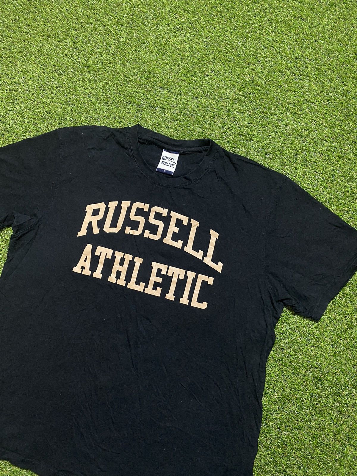 Russell Athletic Vintage Y2k Russell athletic tee streetwear big logo size XL Size US XL / EU 56 / 4 - 1 Thumbnail