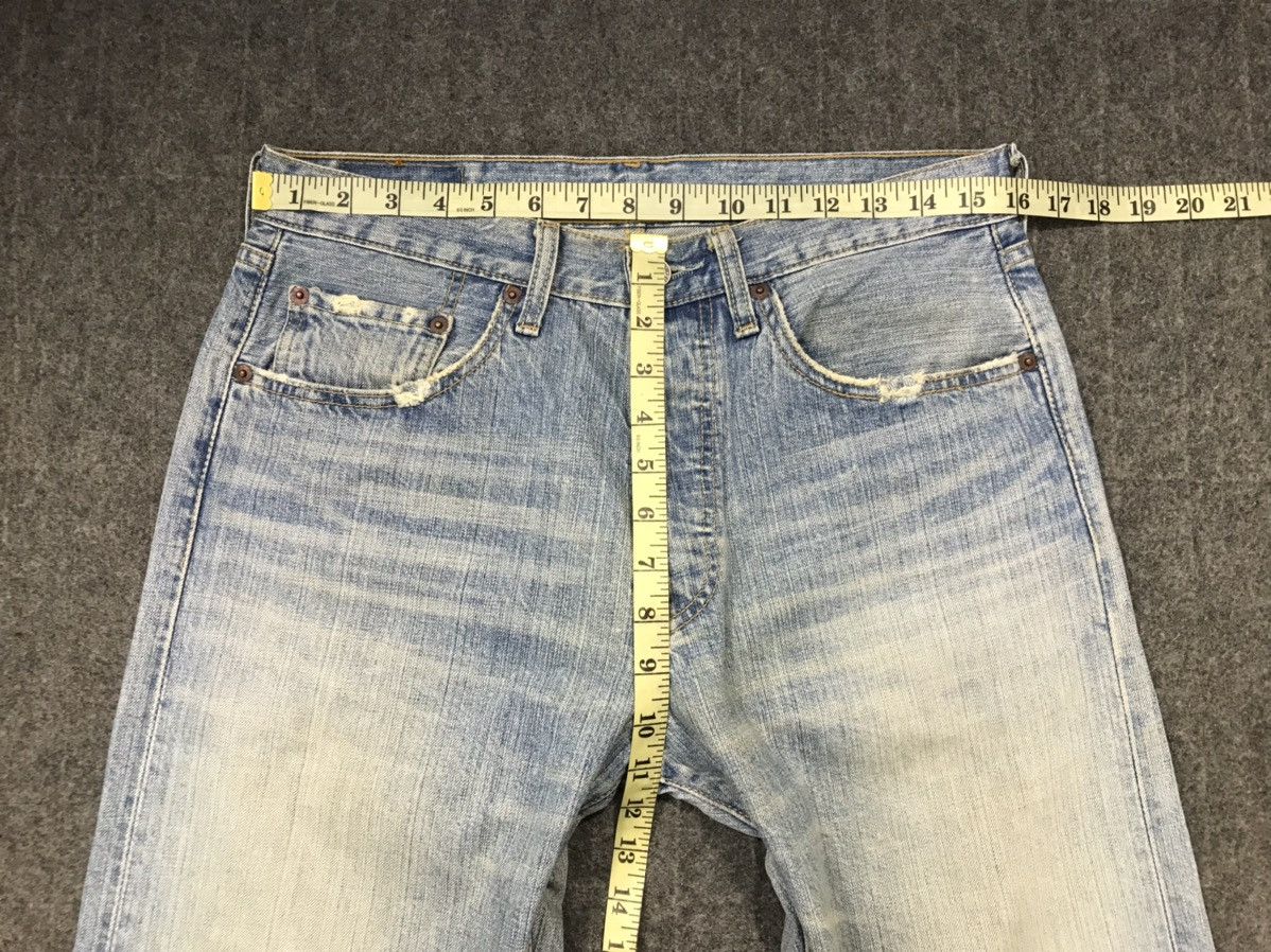 Levi's × Vintage Vintage Levi’s Light Wash Distressed Denim Jeans Size US 32 / EU 48 - 17 Thumbnail