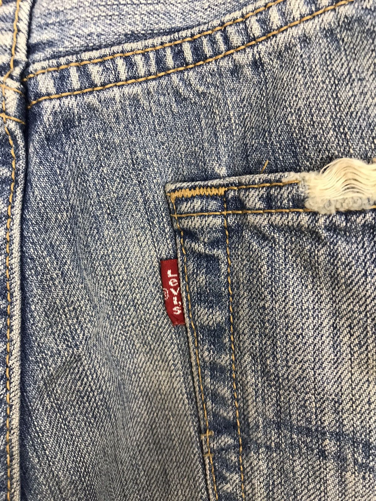 Levi's × Vintage Vintage Levi’s Light Wash Distressed Denim Jeans Size US 32 / EU 48 - 12 Thumbnail