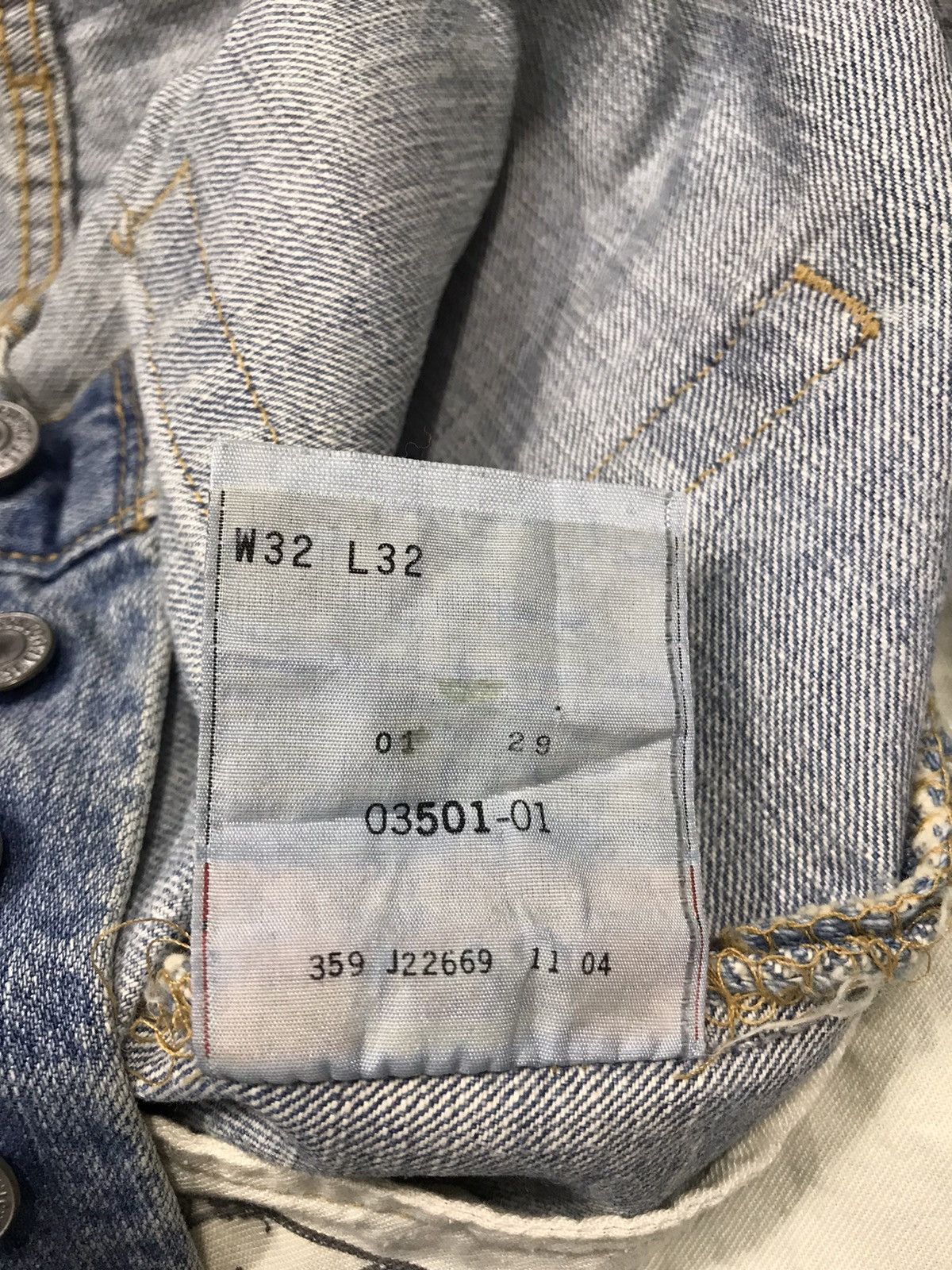Levi's × Vintage Vintage Levi’s Light Wash Distressed Denim Jeans Size US 32 / EU 48 - 16 Thumbnail