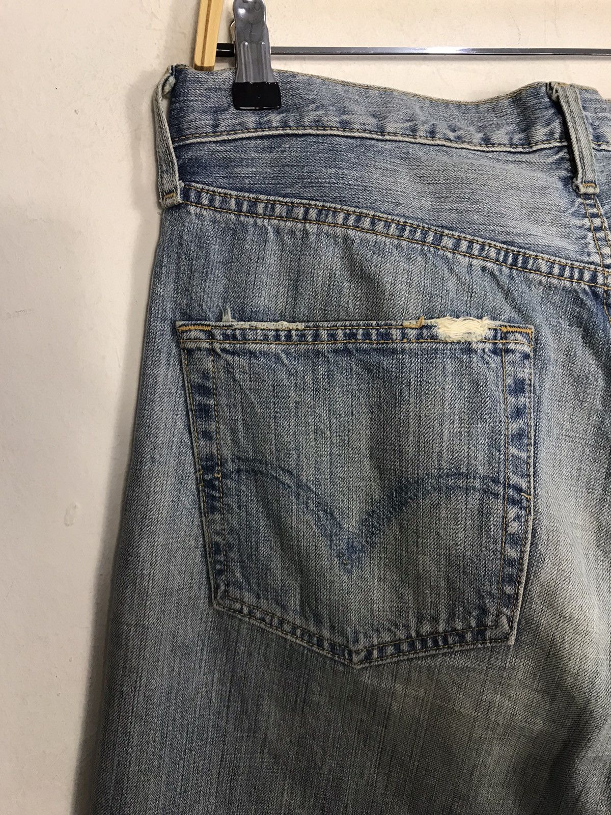 Levi's × Vintage Vintage Levi’s Light Wash Distressed Denim Jeans Size US 32 / EU 48 - 11 Thumbnail