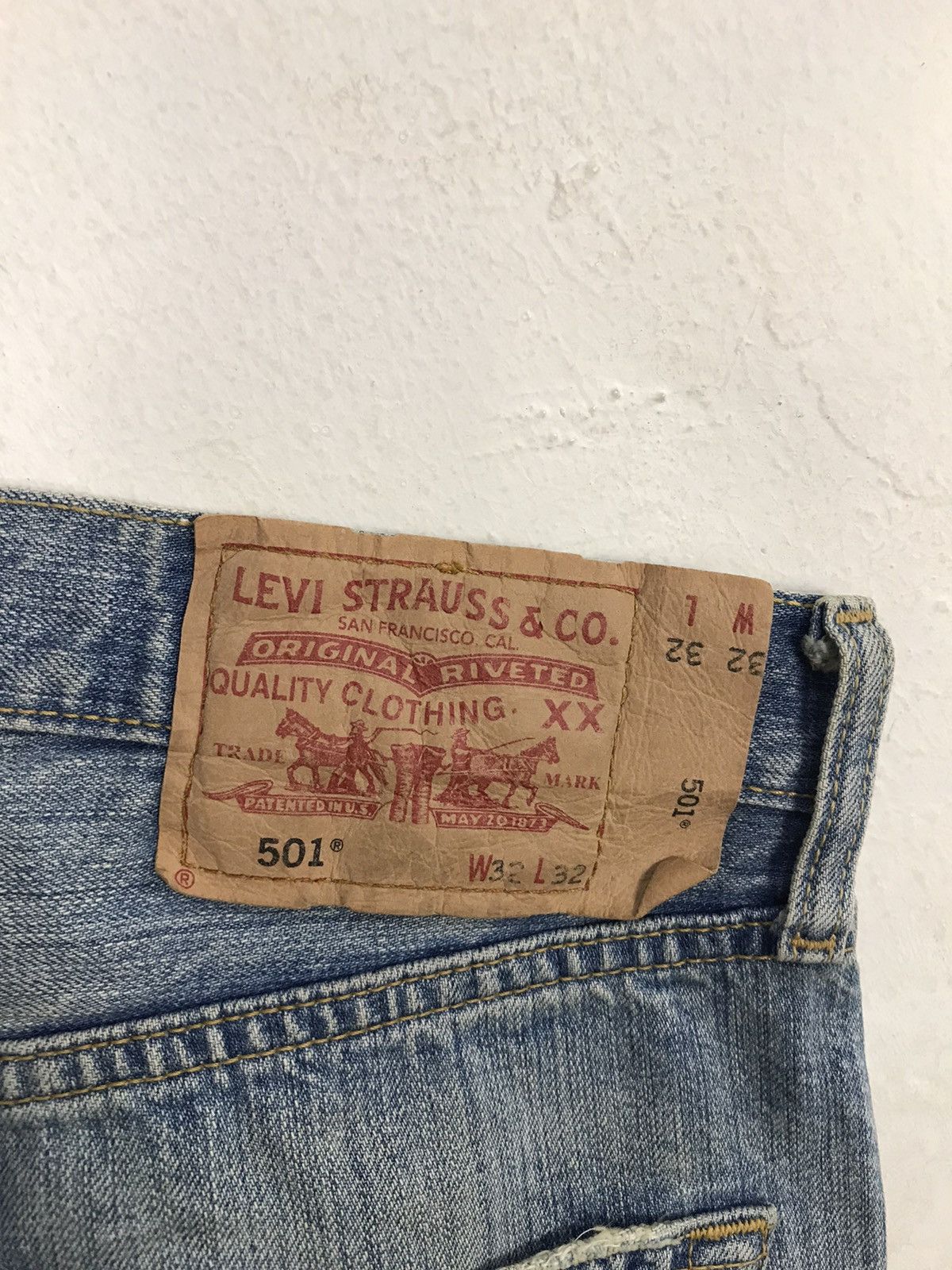 Levi's × Vintage Vintage Levi’s Light Wash Distressed Denim Jeans Size US 32 / EU 48 - 13 Thumbnail