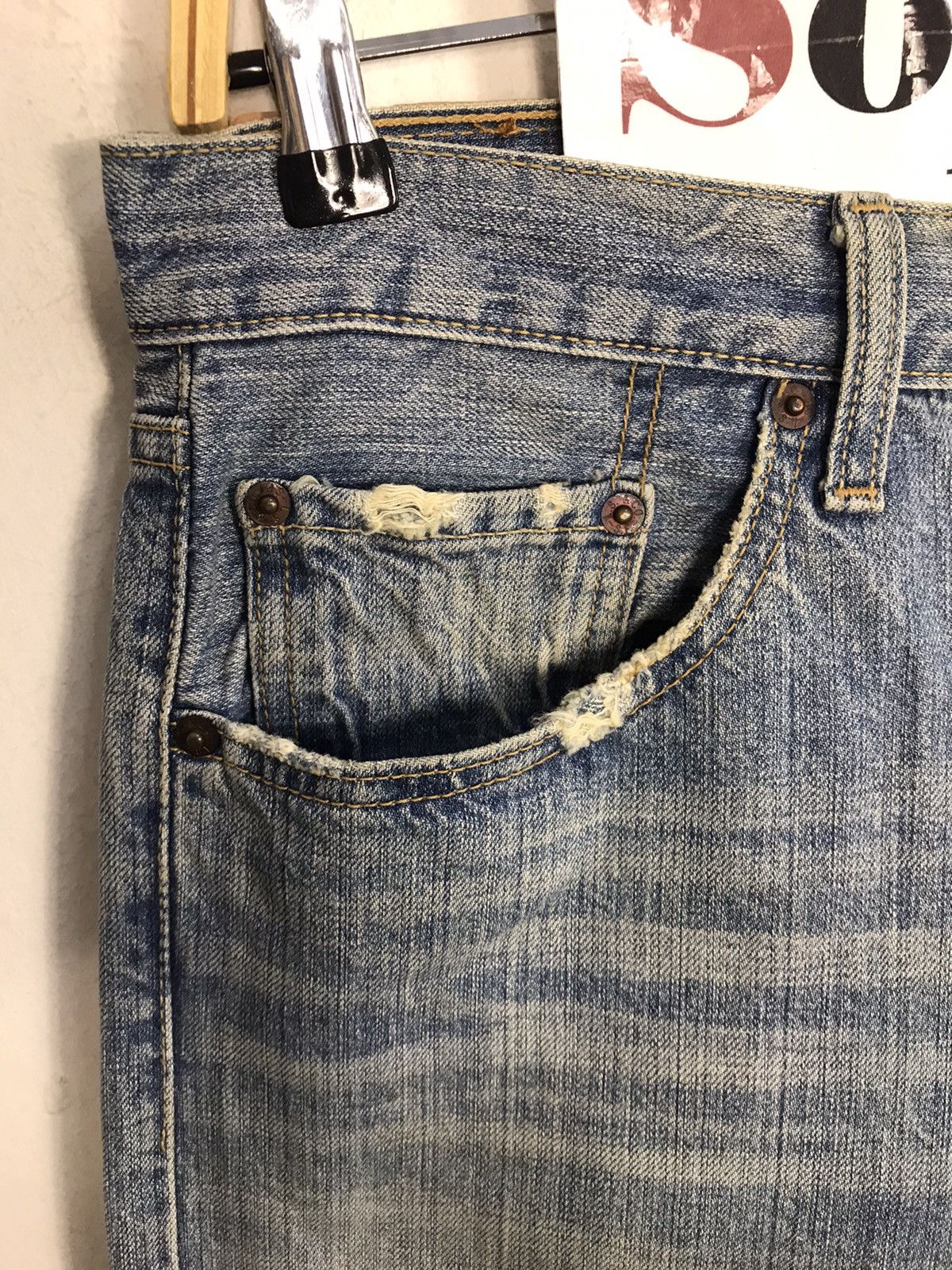 Levi's × Vintage Vintage Levi’s Light Wash Distressed Denim Jeans Size US 32 / EU 48 - 7 Thumbnail