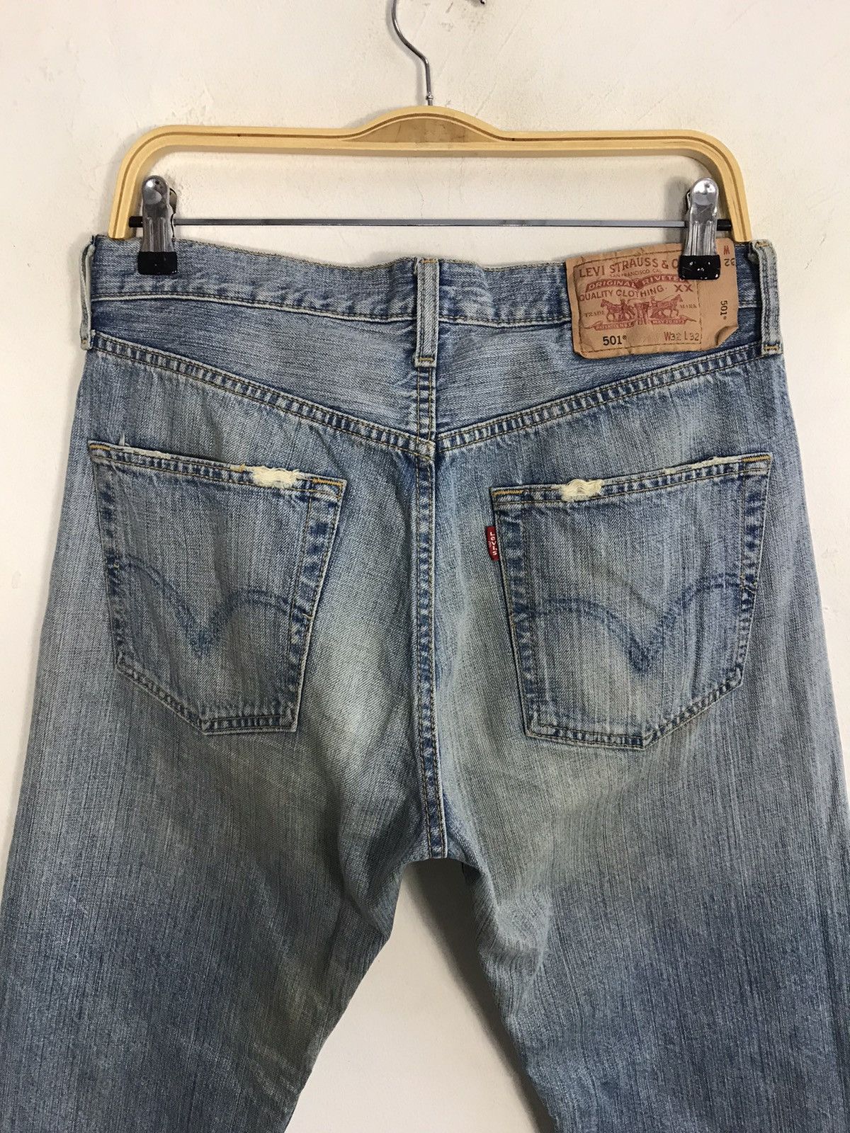 Levi's × Vintage Vintage Levi’s Light Wash Distressed Denim Jeans Size US 32 / EU 48 - 9 Thumbnail