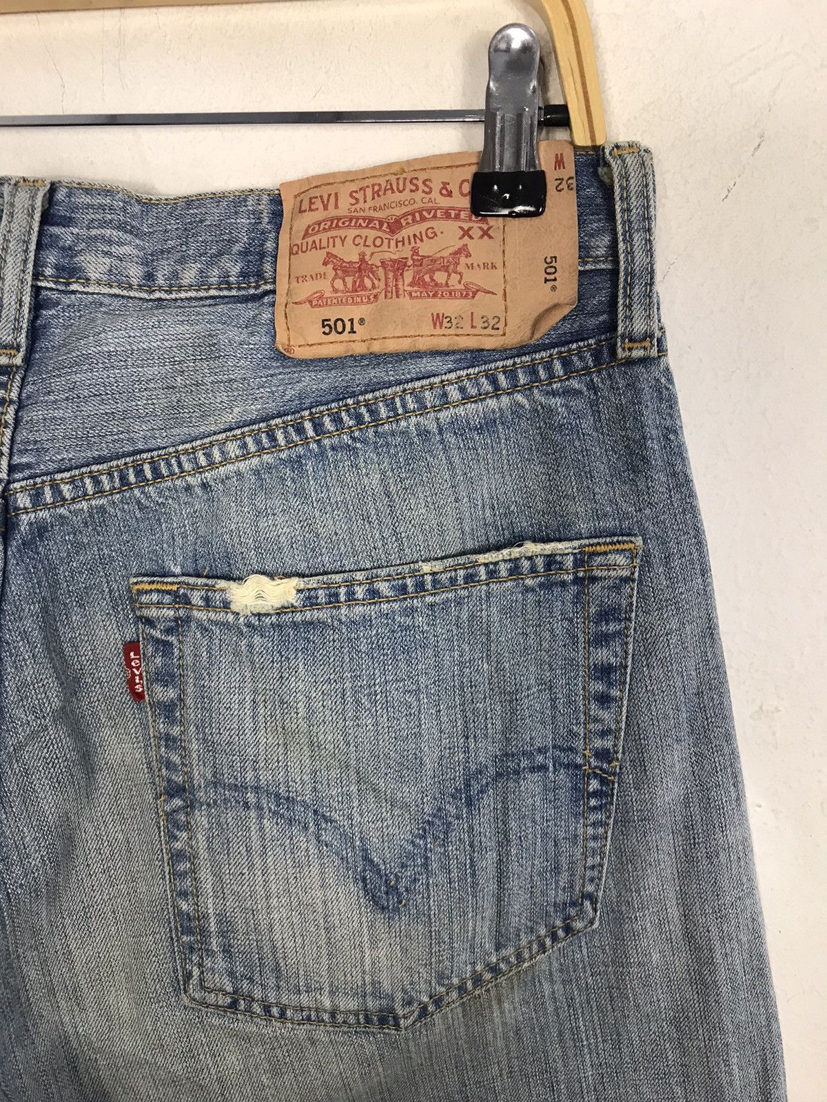 Levi's × Vintage Vintage Levi’s Light Wash Distressed Denim Jeans Size US 32 / EU 48 - 10 Thumbnail