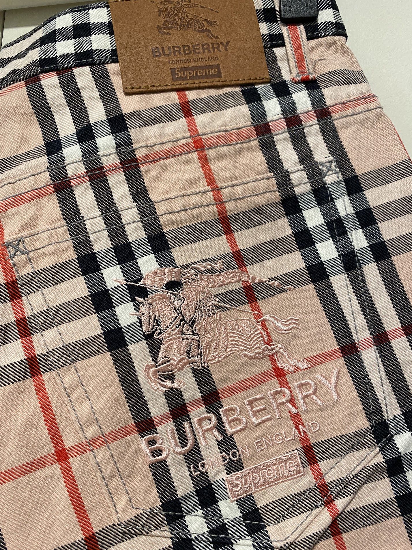 Burberry × Supreme Burberry x Supreme S/S 22 Shorts Jeans - Pink Size 32 Size US 32 / EU 48 - 9 Thumbnail