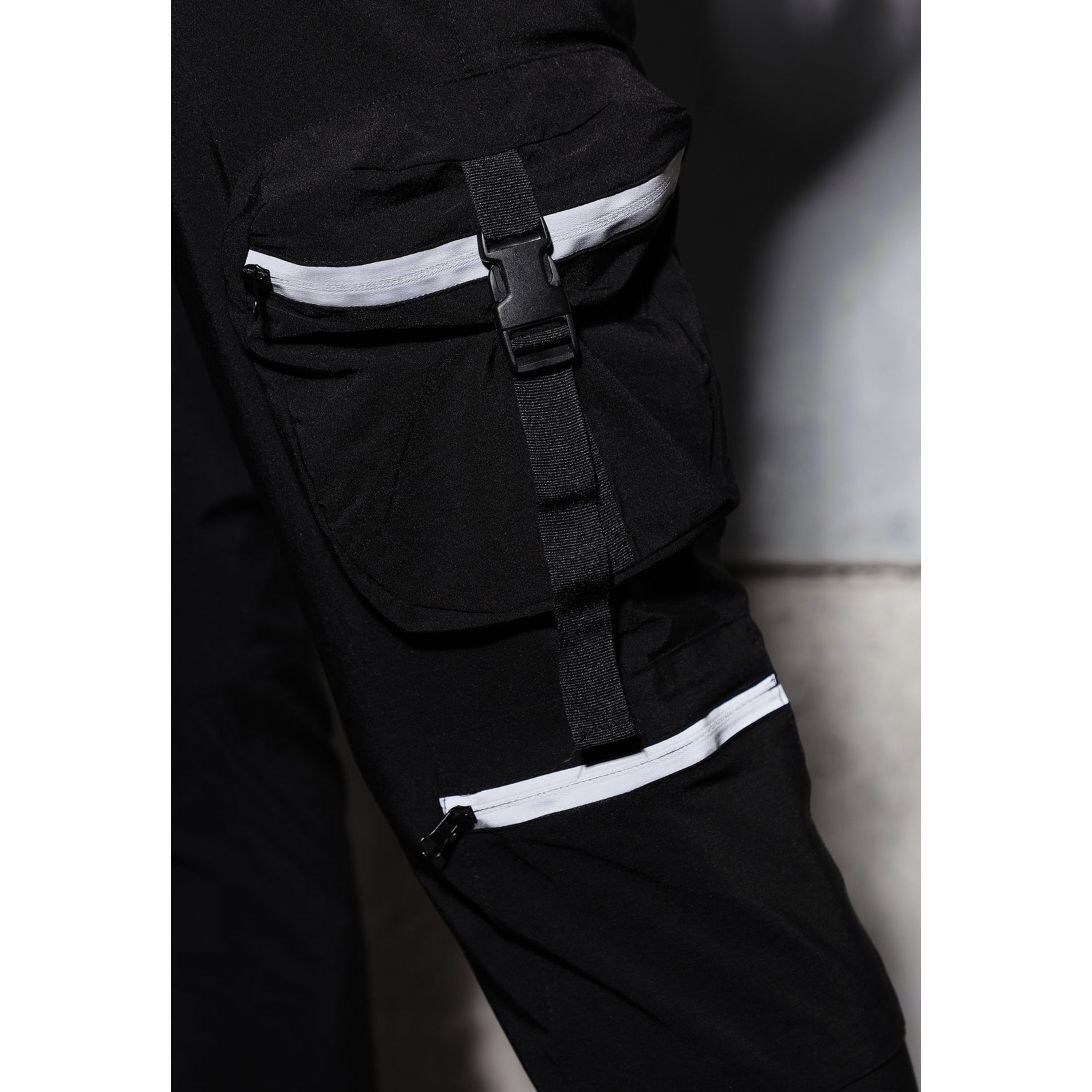 Japanese Brand Black Cargo Tech Pants Size US 34 / EU 50 - 3 Thumbnail