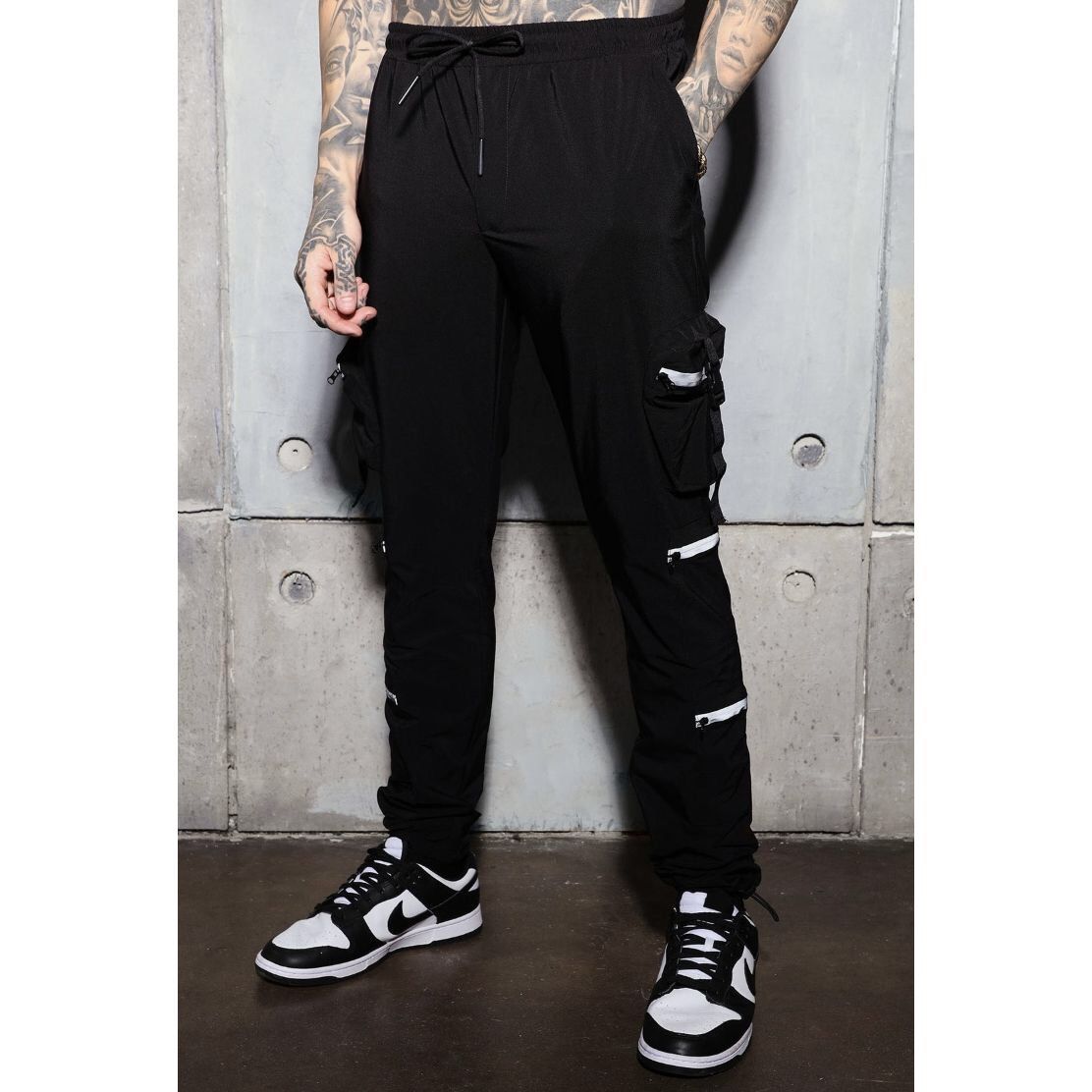 Japanese Brand Black Cargo Tech Pants Size US 34 / EU 50 - 1 Thumbnail