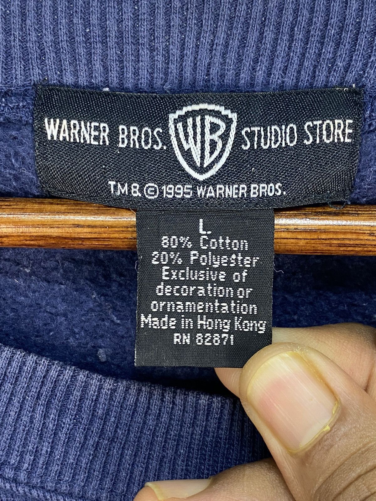 Warner Bros Vintage 90s Warner Bros Sweatshirt Size US L / EU 52-54 / 3 - 6 Thumbnail