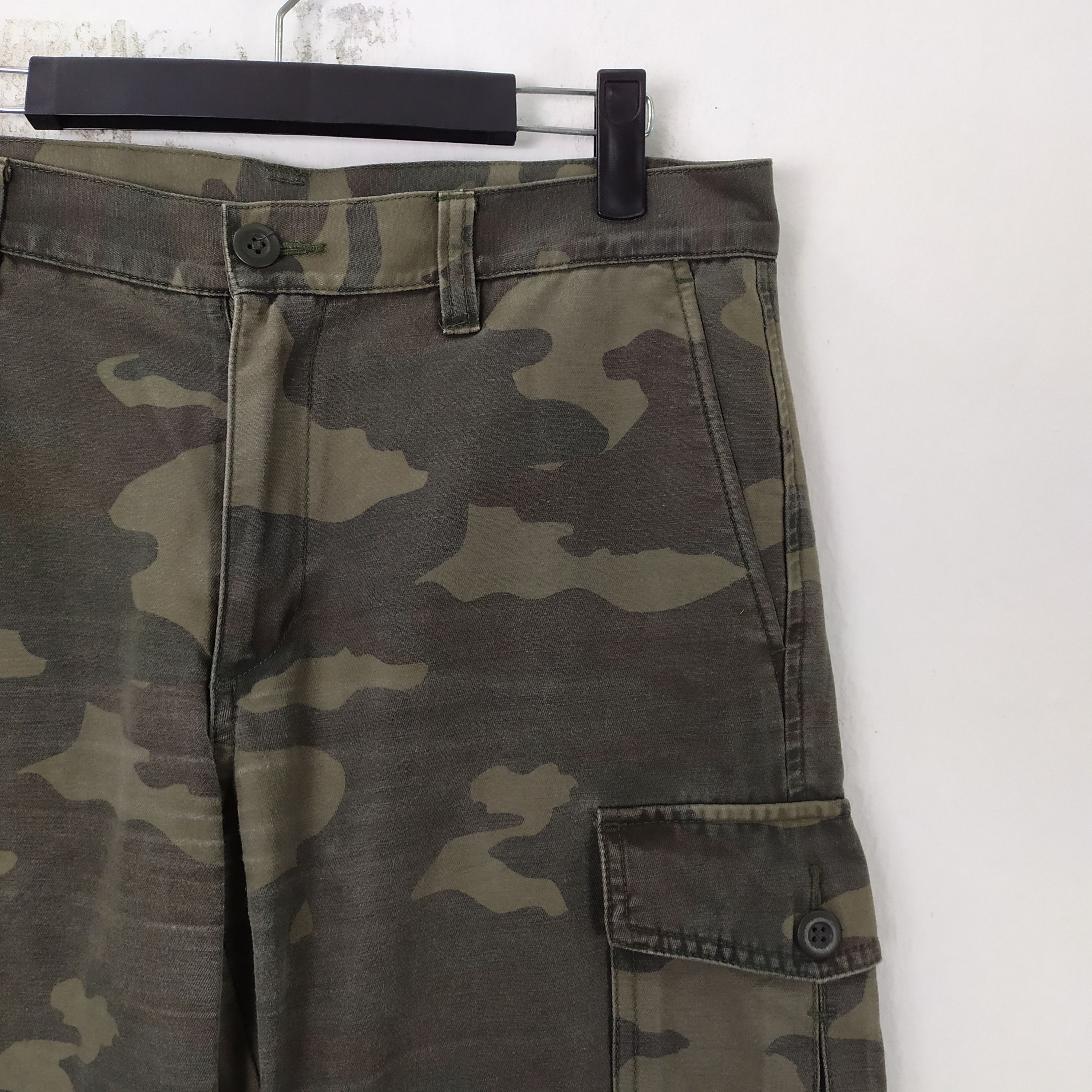 Japanese Brand VINTAGE JAPANESE BRAND FADED CAMO CARGO PANTS Size US 30 / EU 46 - 2 Thumbnail