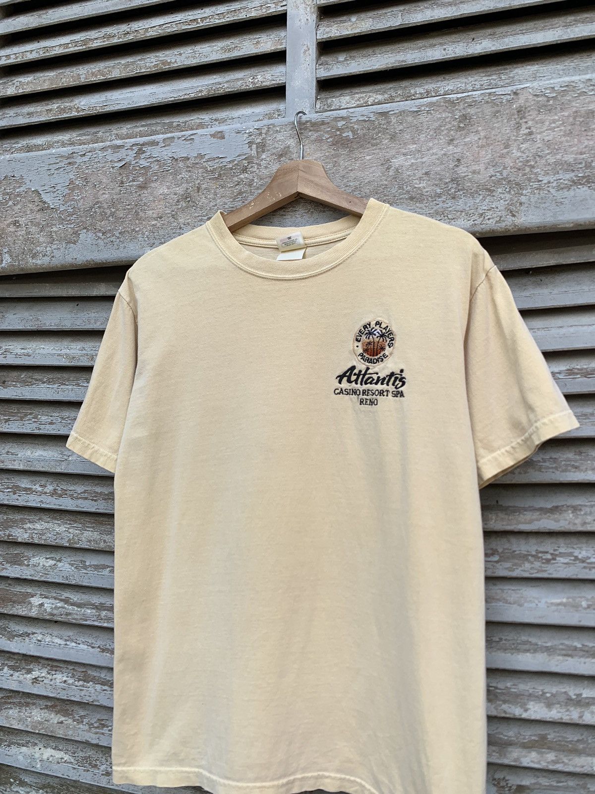 Vintage Vintage Atlantis Casino Resort TShirt Size US S / EU 44-46 / 1 - 2 Thumbnail