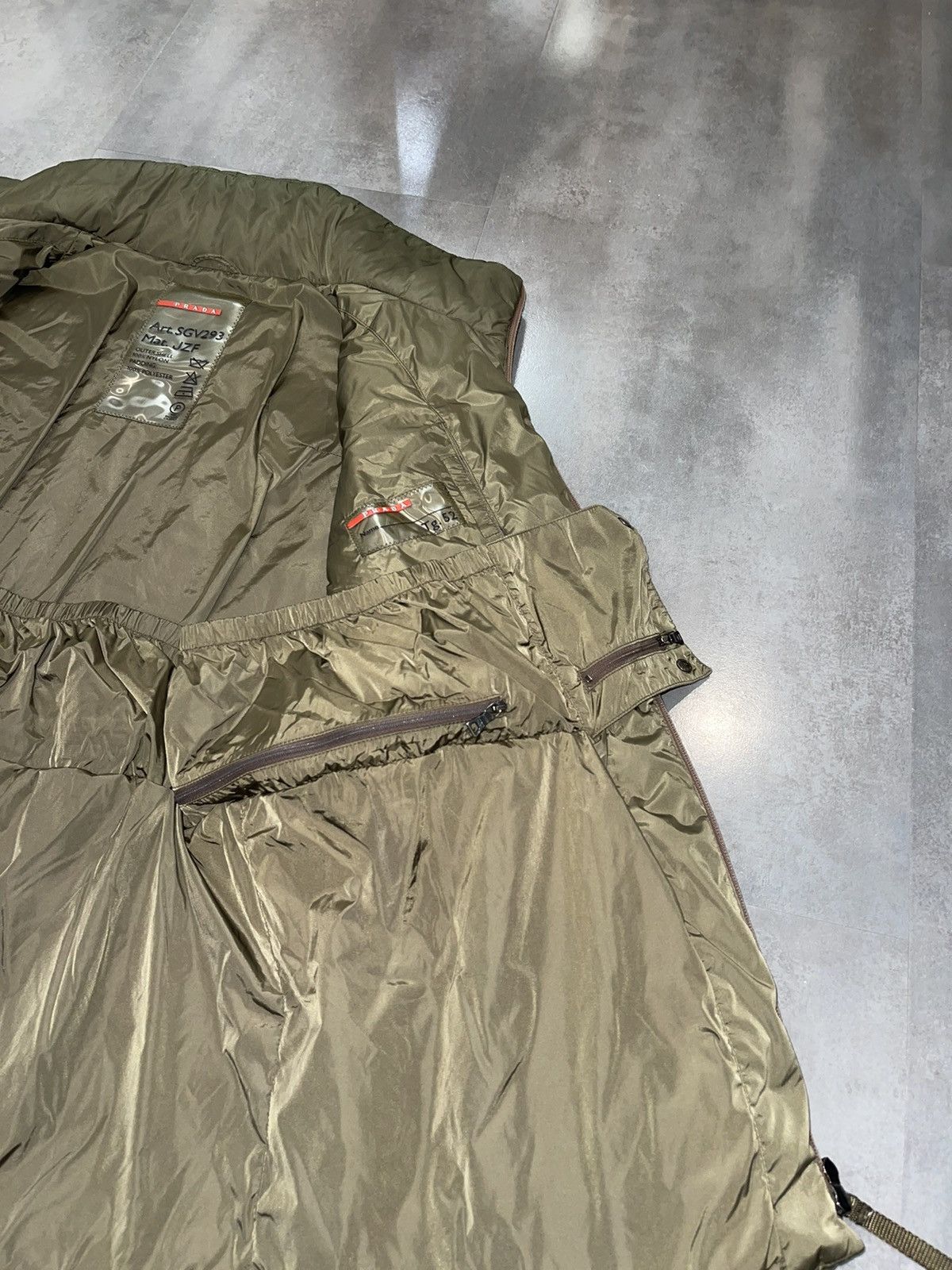 Prada Archive Prada Red Tab Swamp Green Technical Light Jacket Size US L / EU 52-54 / 3 - 20 Thumbnail