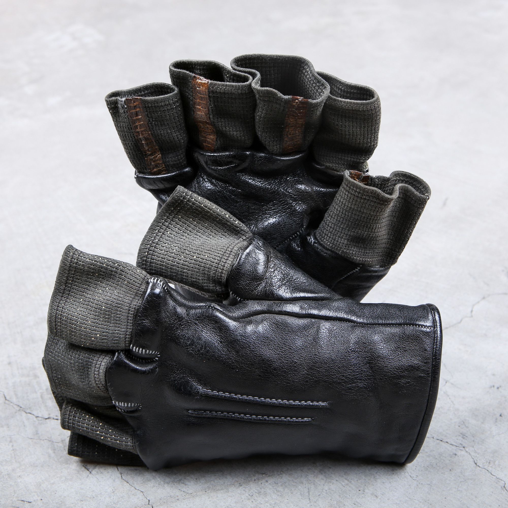 キャロルクリスチャンポエル　手袋 O.DYED DISPARATE FINGERCUFF GLOVES / CAROL CHRISTIAN POELL