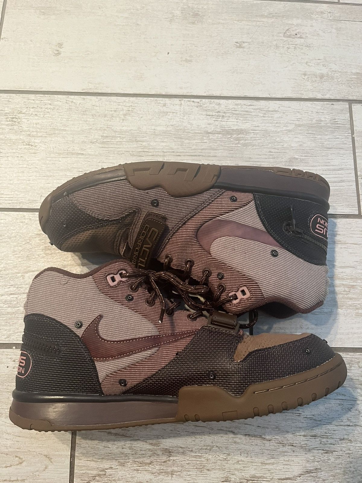 travis scott nike trainer
