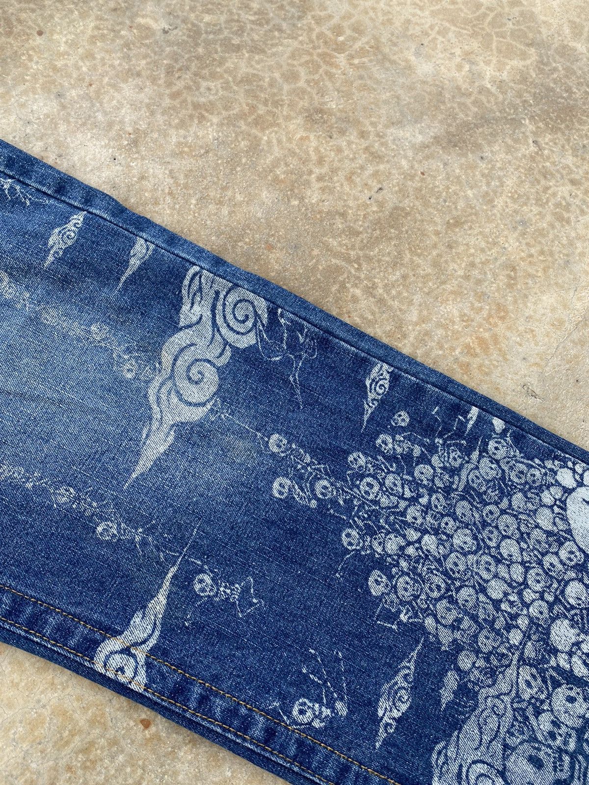 Japanese Brand Vintage Karakuri Tamashi Printed Distressed Denim Pants Size US 31 - 8 Thumbnail