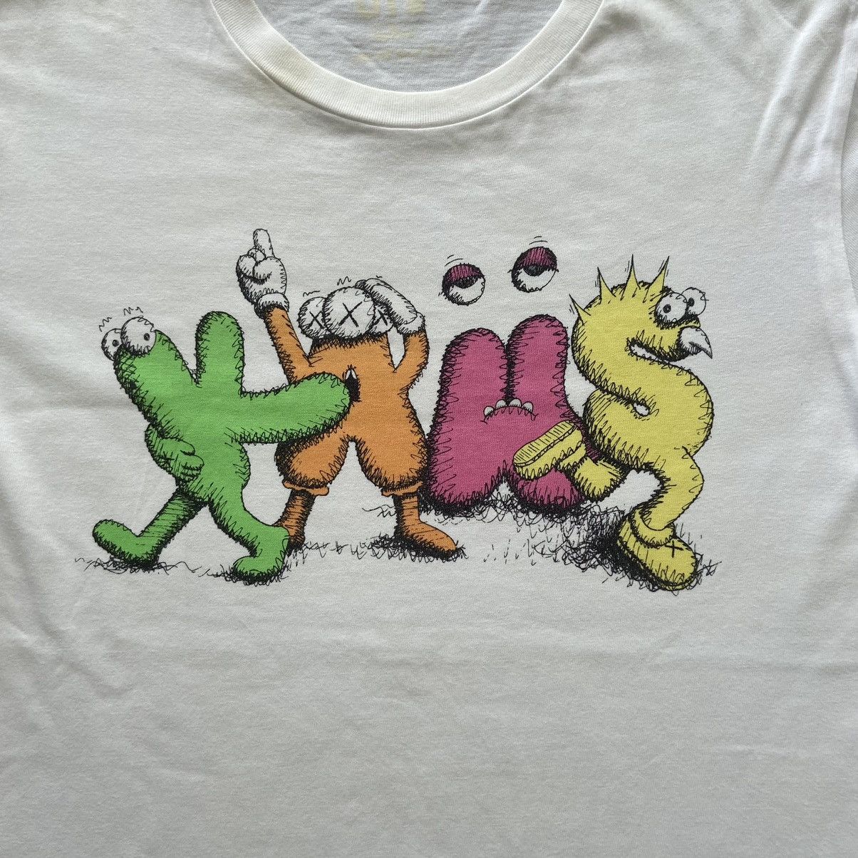 Japanese Brand × Kaws × Vintage Kaws X Uniqlo japanese brand Size US M / EU 48-50 / 2 - 2 Thumbnail