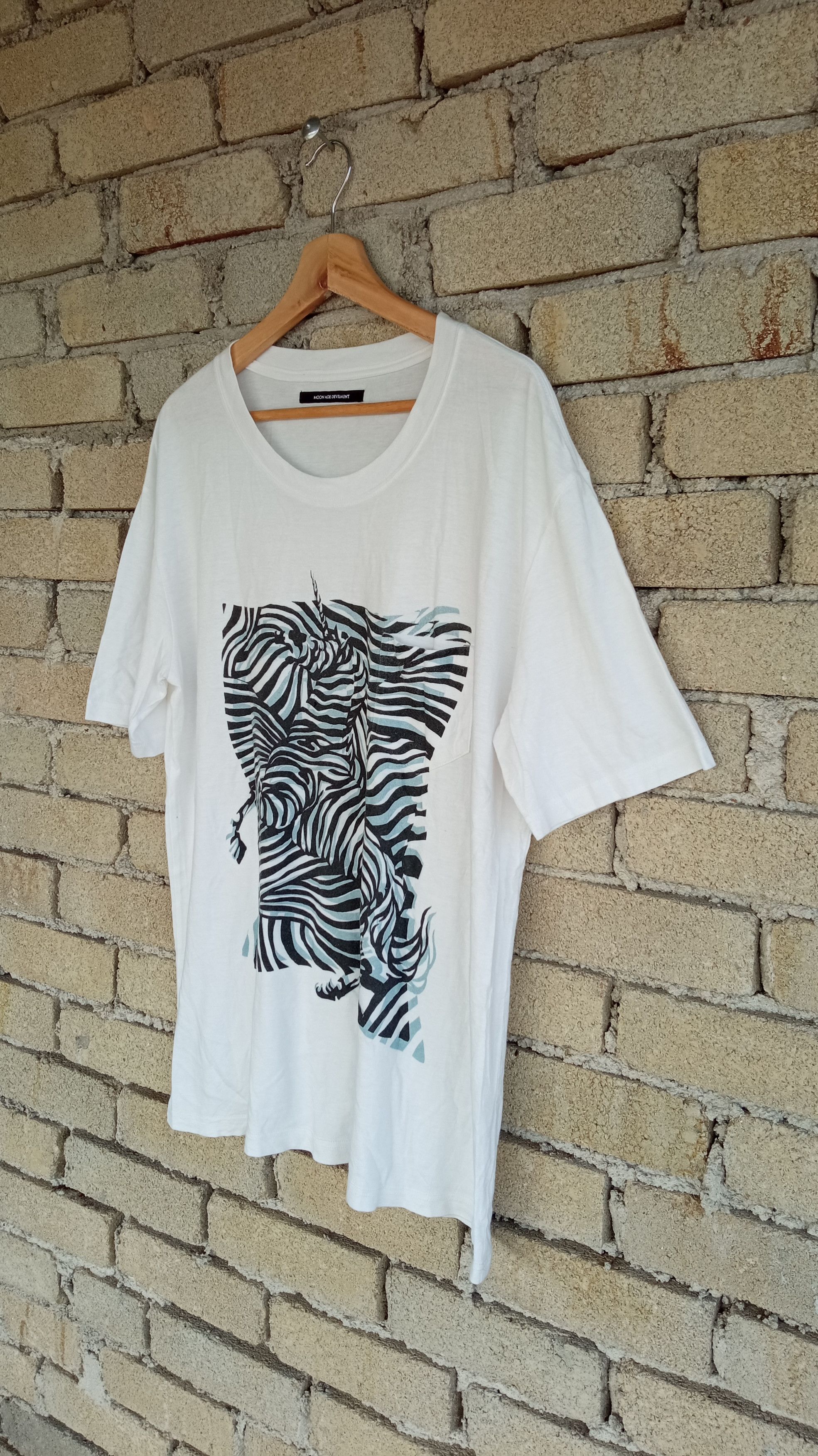 Japanese Brand × Vintage 🔥🔥MAD Moon Age Devilment Animal Printed T-Shirt Size US M / EU 48-50 / 2 - 3 Thumbnail