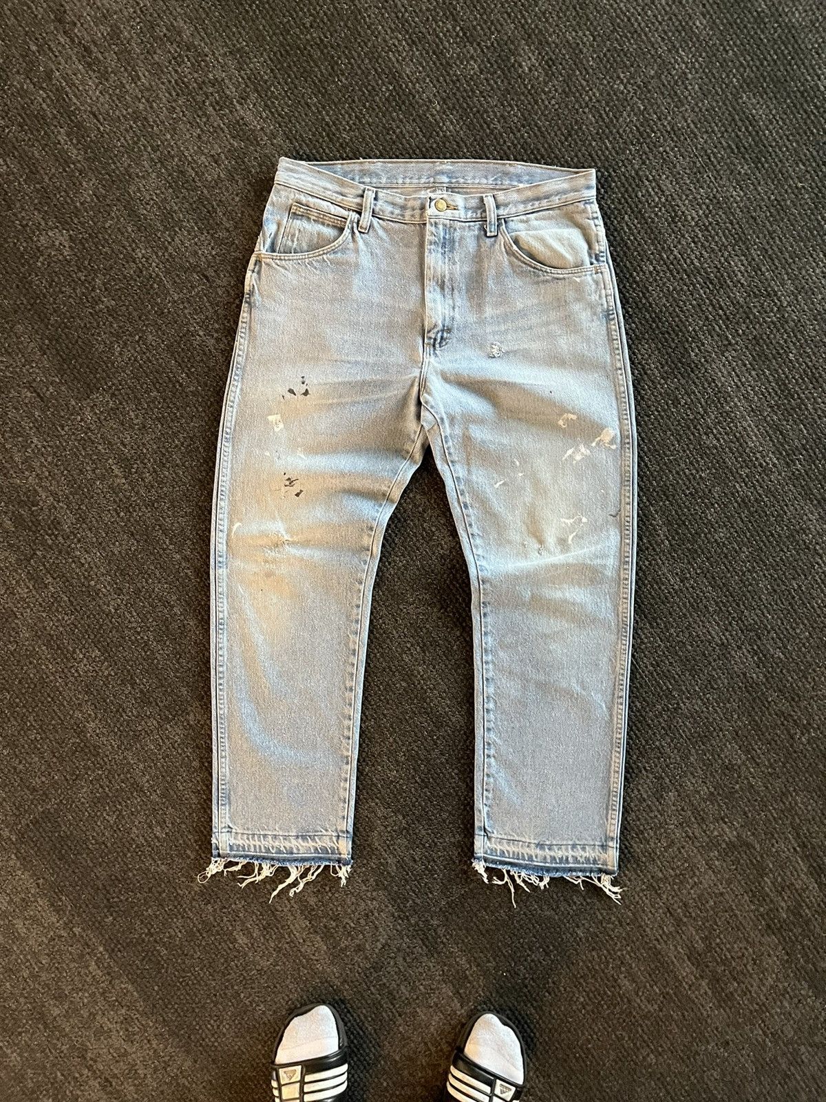 Vintage 90’s Light Wash Distressed Denim Jeans Released Hem