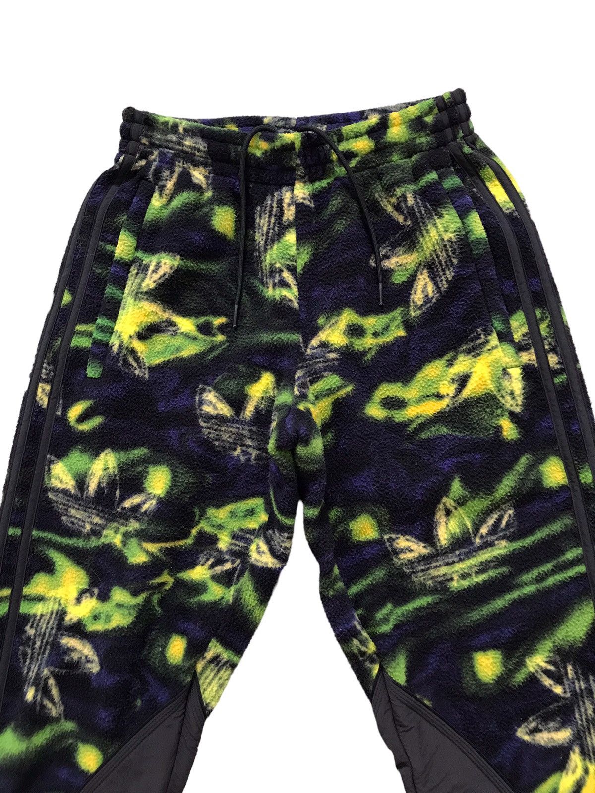 Adidas Adidas Big Trefoil Over Print Fleece Pants Size US 28 / EU 44 - 1 Thumbnail