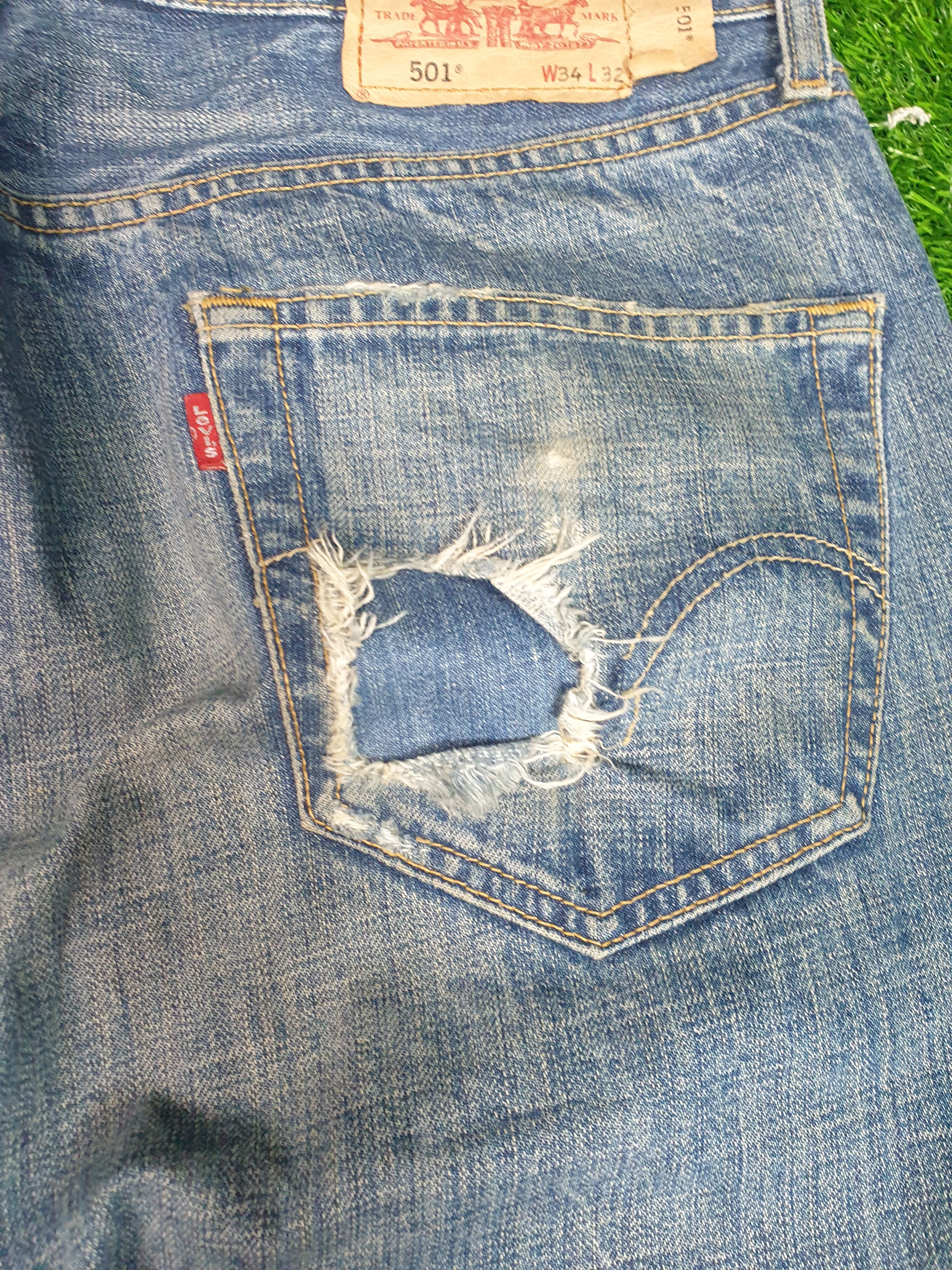 Levi's Vintage Clothing Vintage LEVIS 501 Faded Distressed 34X32 Jeans L0060 Size US 34 / EU 50 - 15 Thumbnail