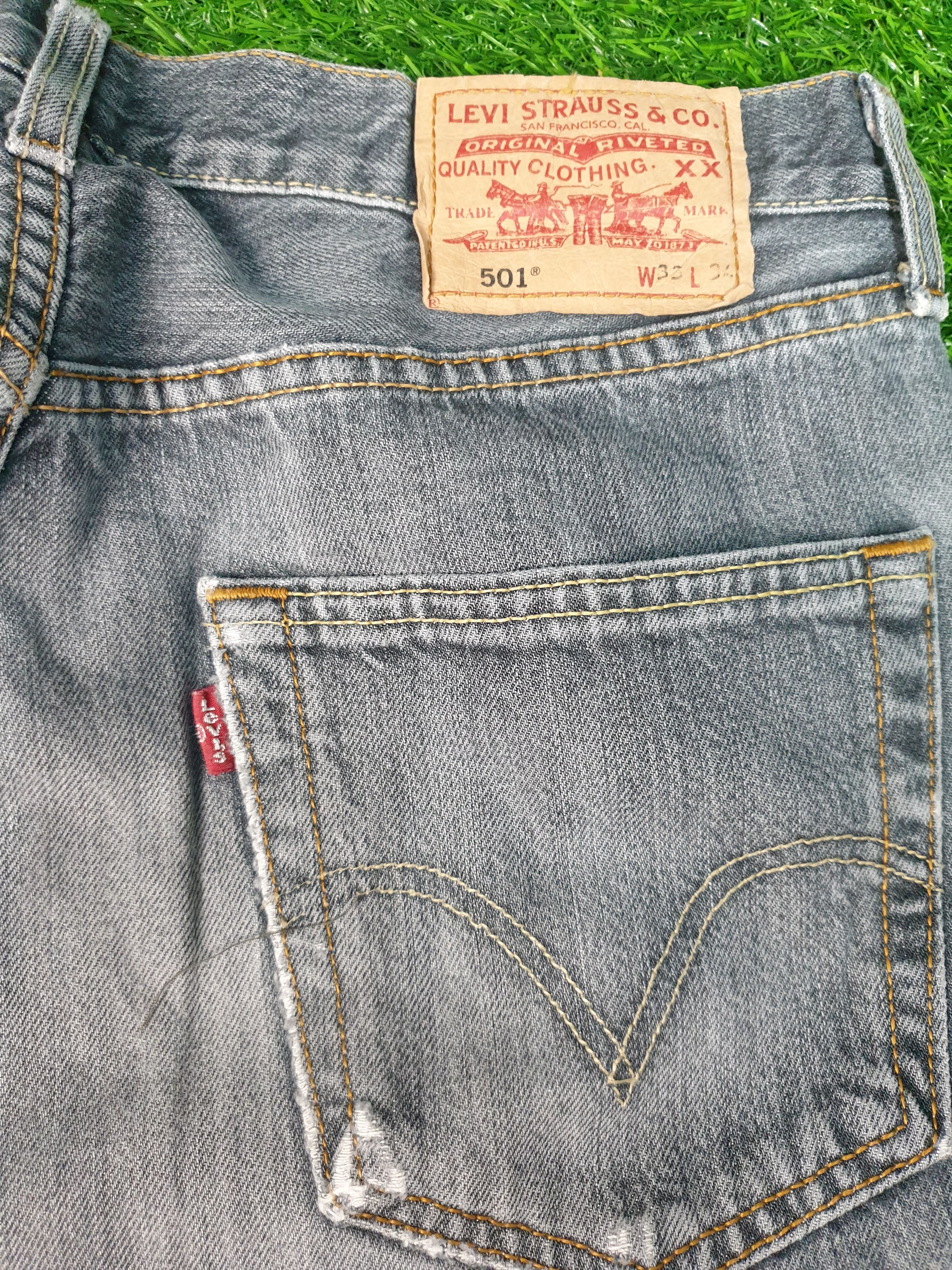 Levi's Vintage Clothing Vintage LEVIS 501 Grey Faded Distressed 33X31 Jeans L0061 Size US 33 - 13 Thumbnail
