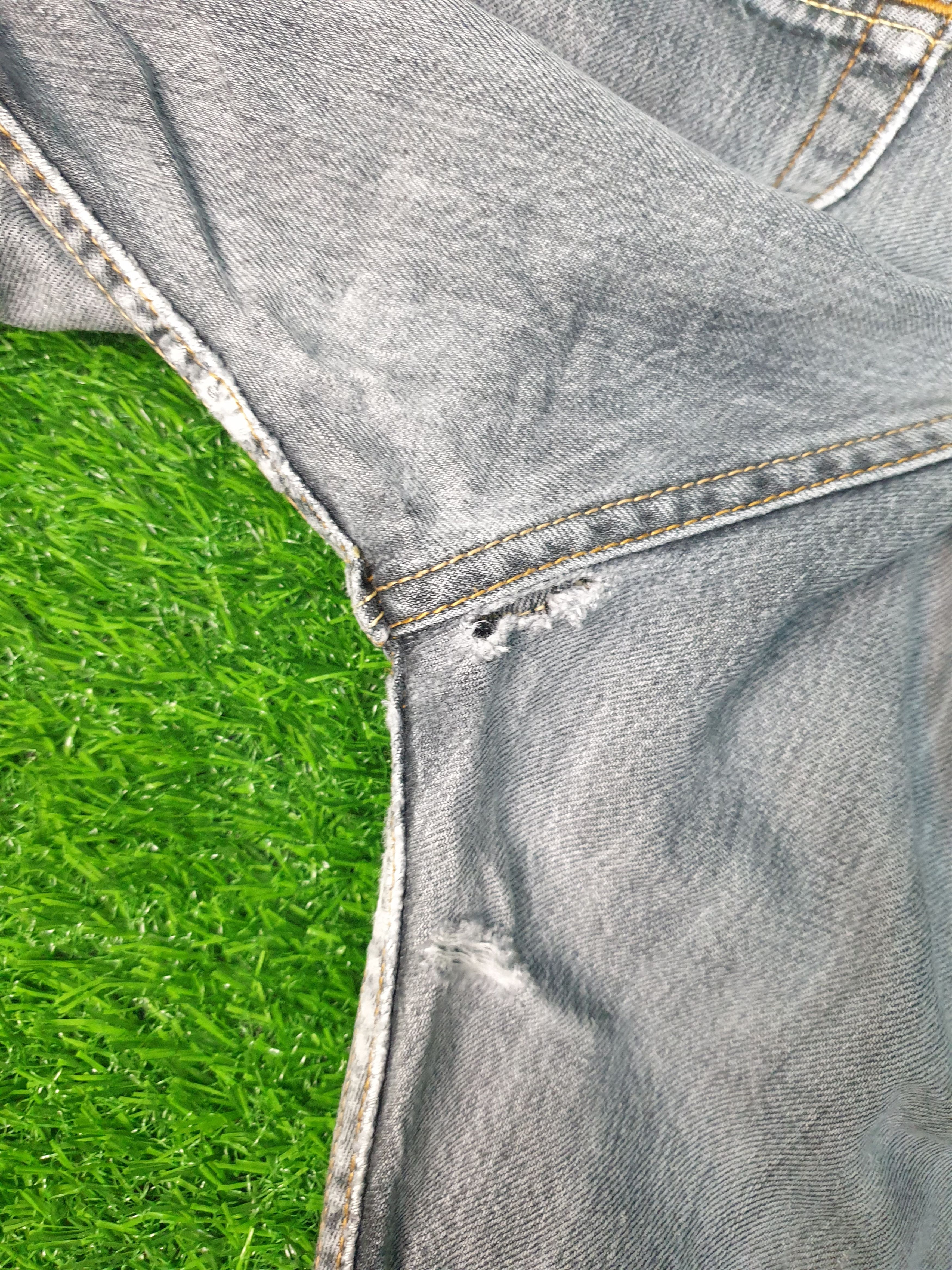 Levi's Vintage Clothing Vintage LEVIS 501 Grey Faded Distressed 33X31 Jeans L0061 Size US 33 - 12 Thumbnail
