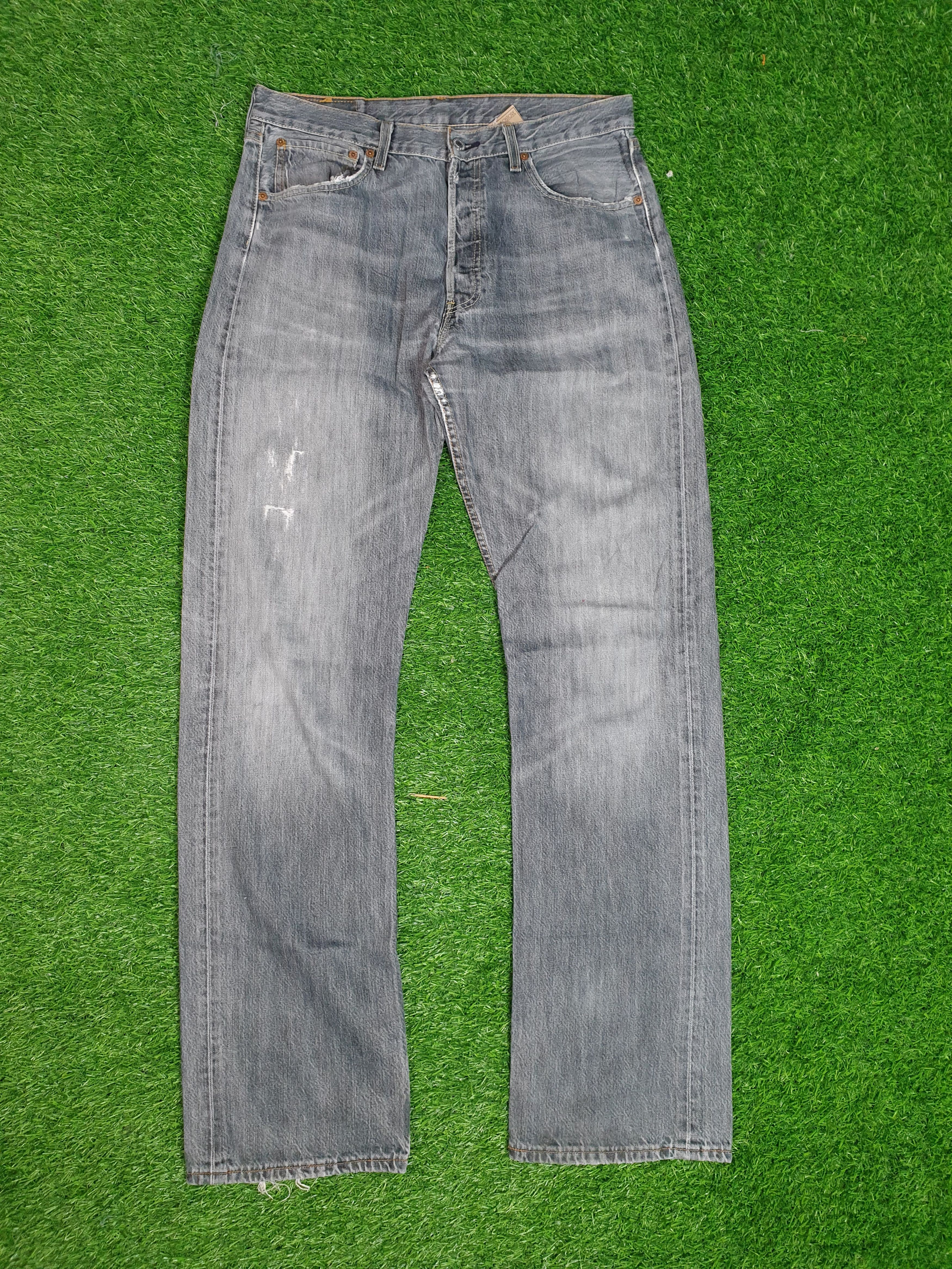 Levi's Vintage Clothing Vintage LEVIS 501 Grey Faded Distressed 33X31 Jeans L0061 Size US 33 - 1 Thumbnail