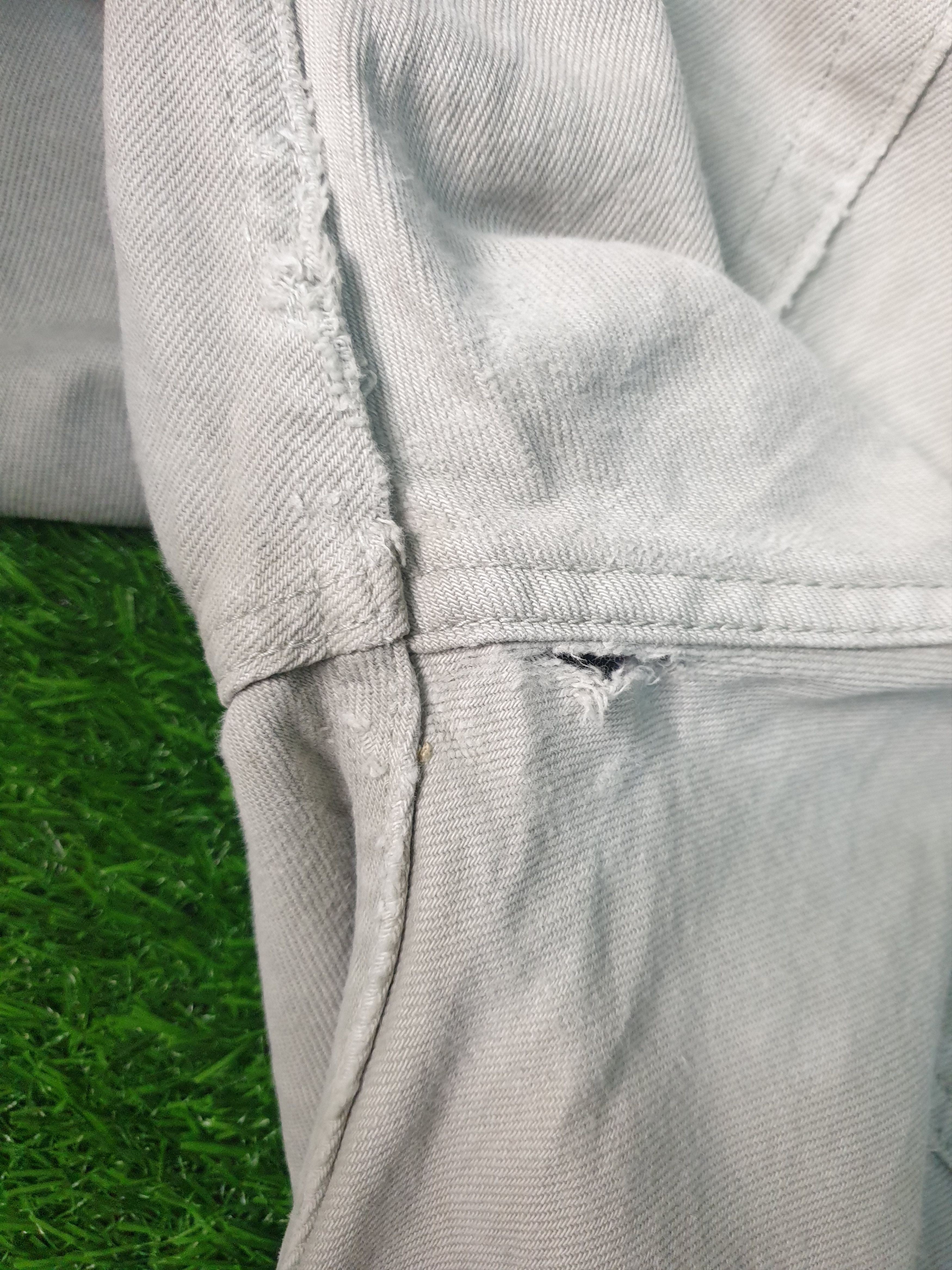 Levi's Vintage LEVIS 501 Light Faded Cream 31X33.5 Jeans L0097 Size US 31 - 11 Thumbnail