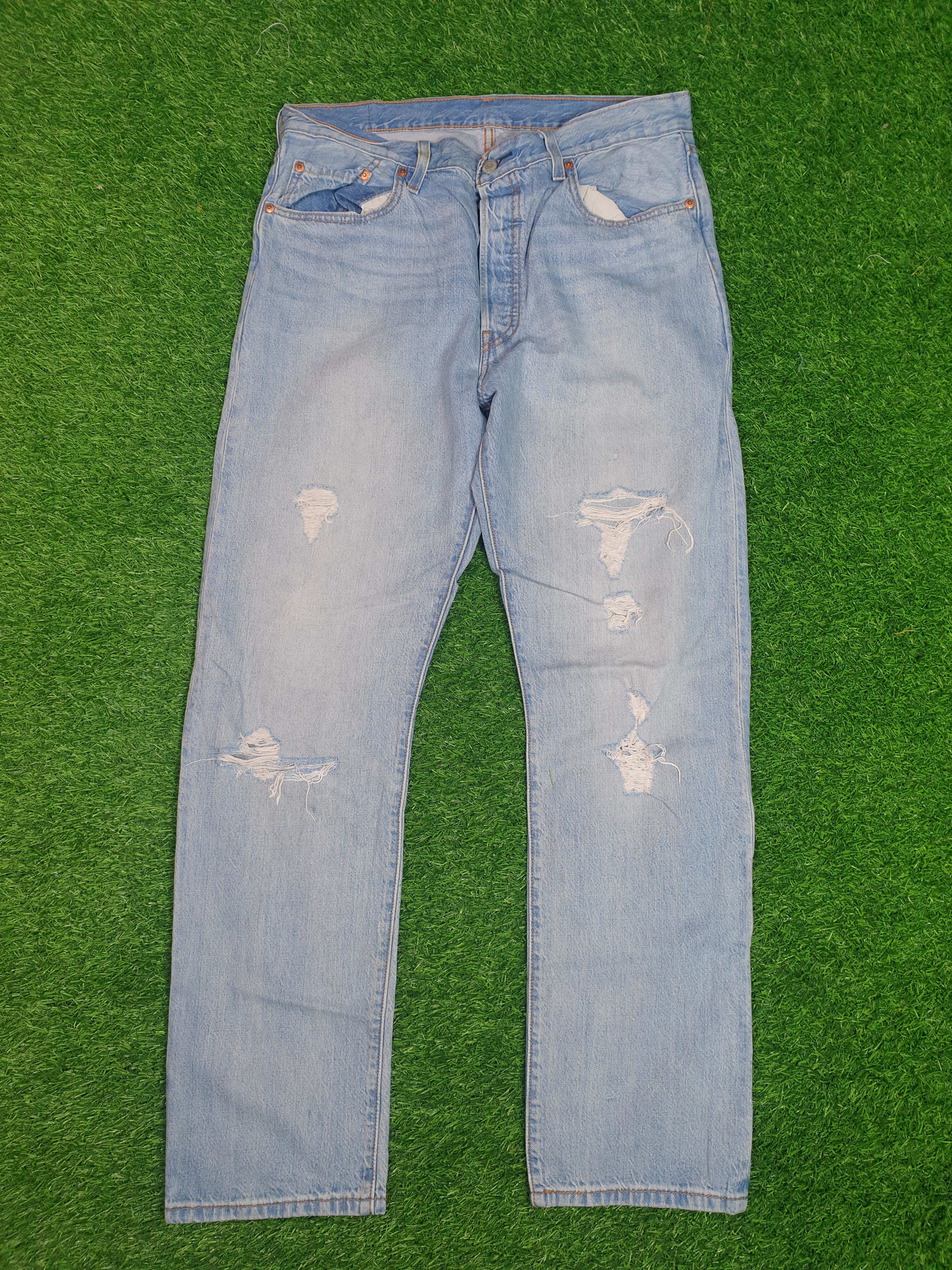 image of Distressed Denim x Levis Vintage Clothing Vintage Levis 501 Faded Light Wash Distressed 33X30 L0073