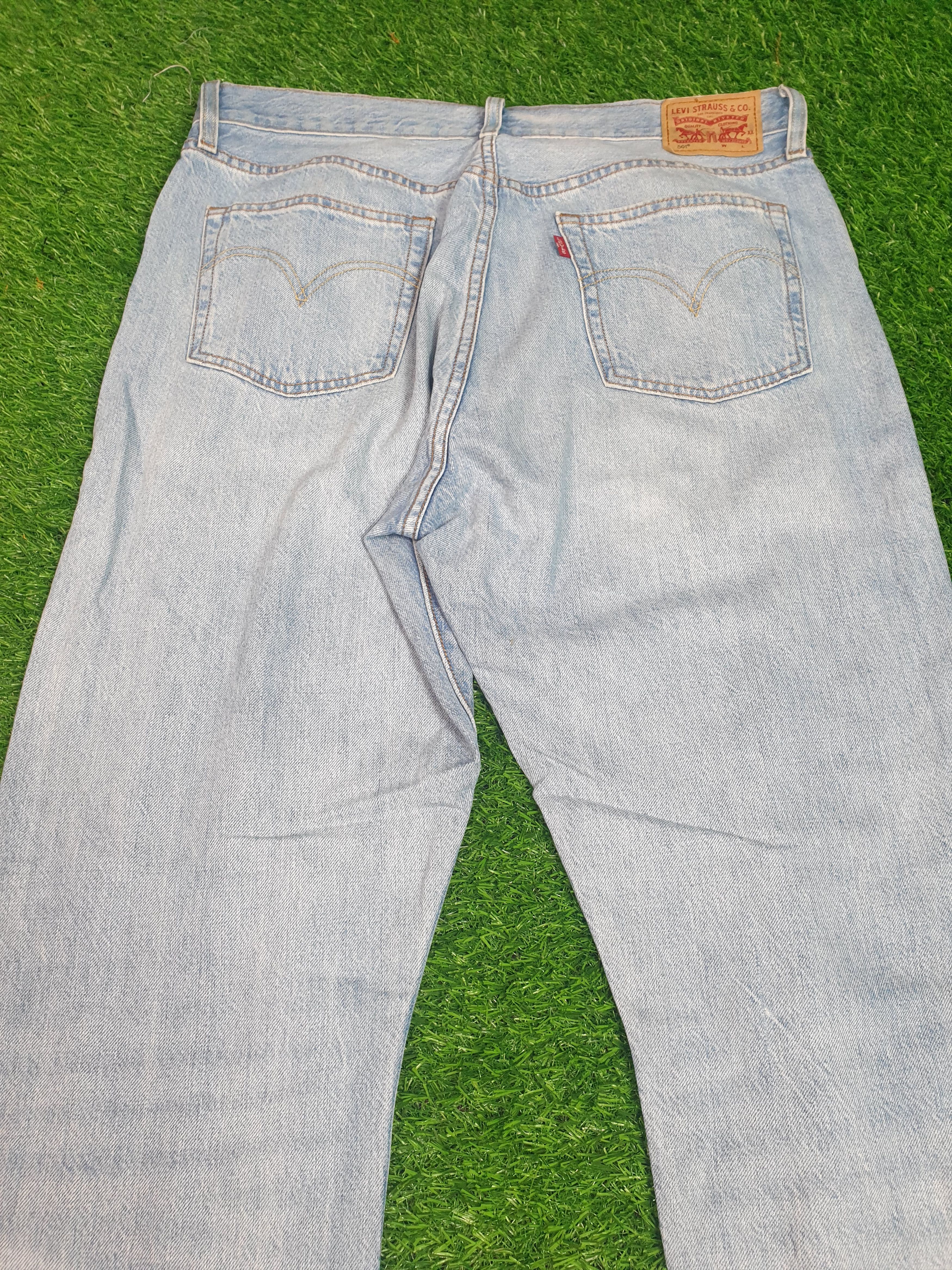 Levi's Vintage Clothing Vintage LEVIS 501 Faded Light Wash Distressed 33X30 L0073 Size US 33 - 9 Thumbnail