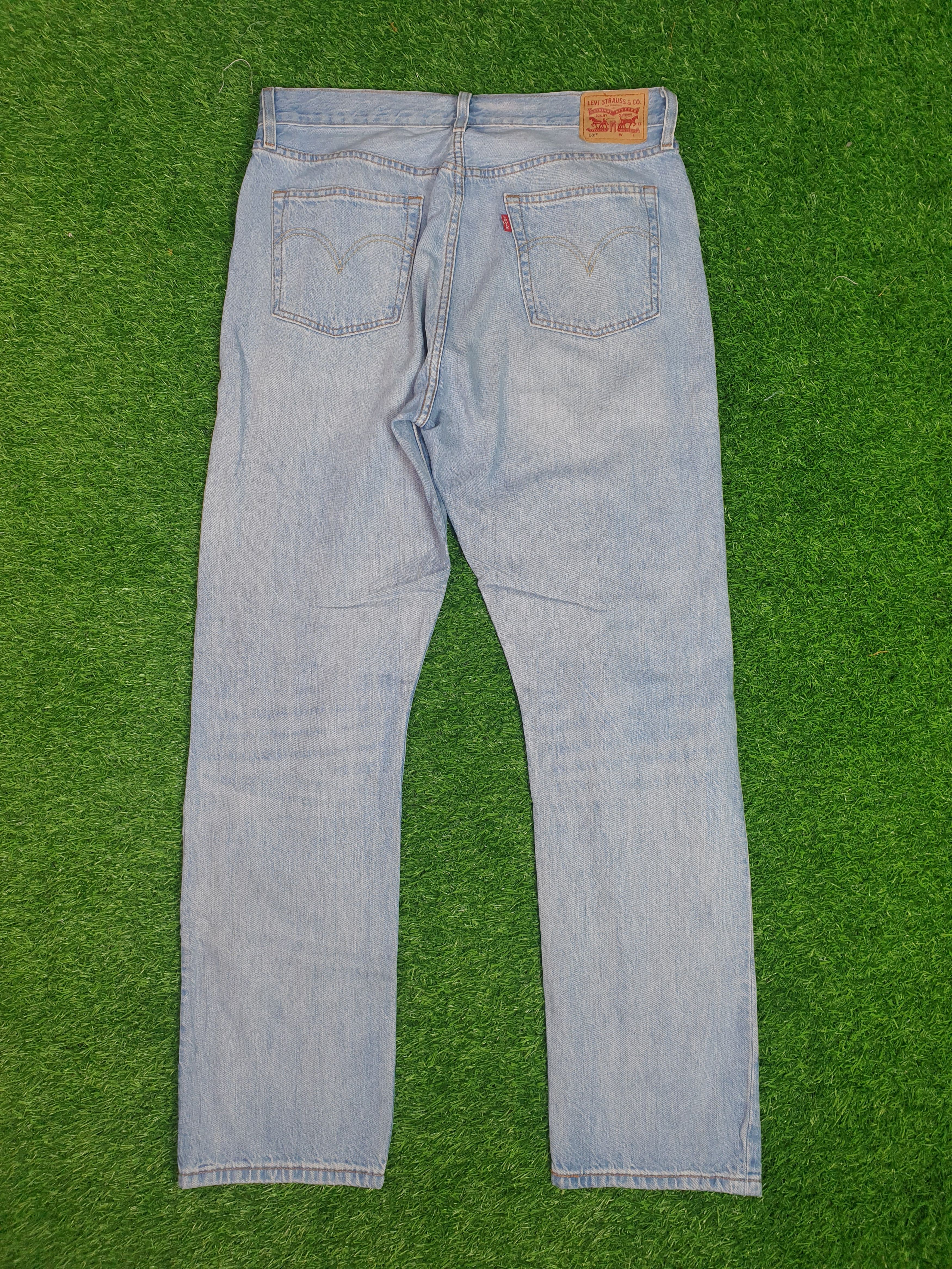Levi's Vintage Clothing Vintage LEVIS 501 Faded Light Wash Distressed 33X30 L0073 Size US 33 - 2 Thumbnail