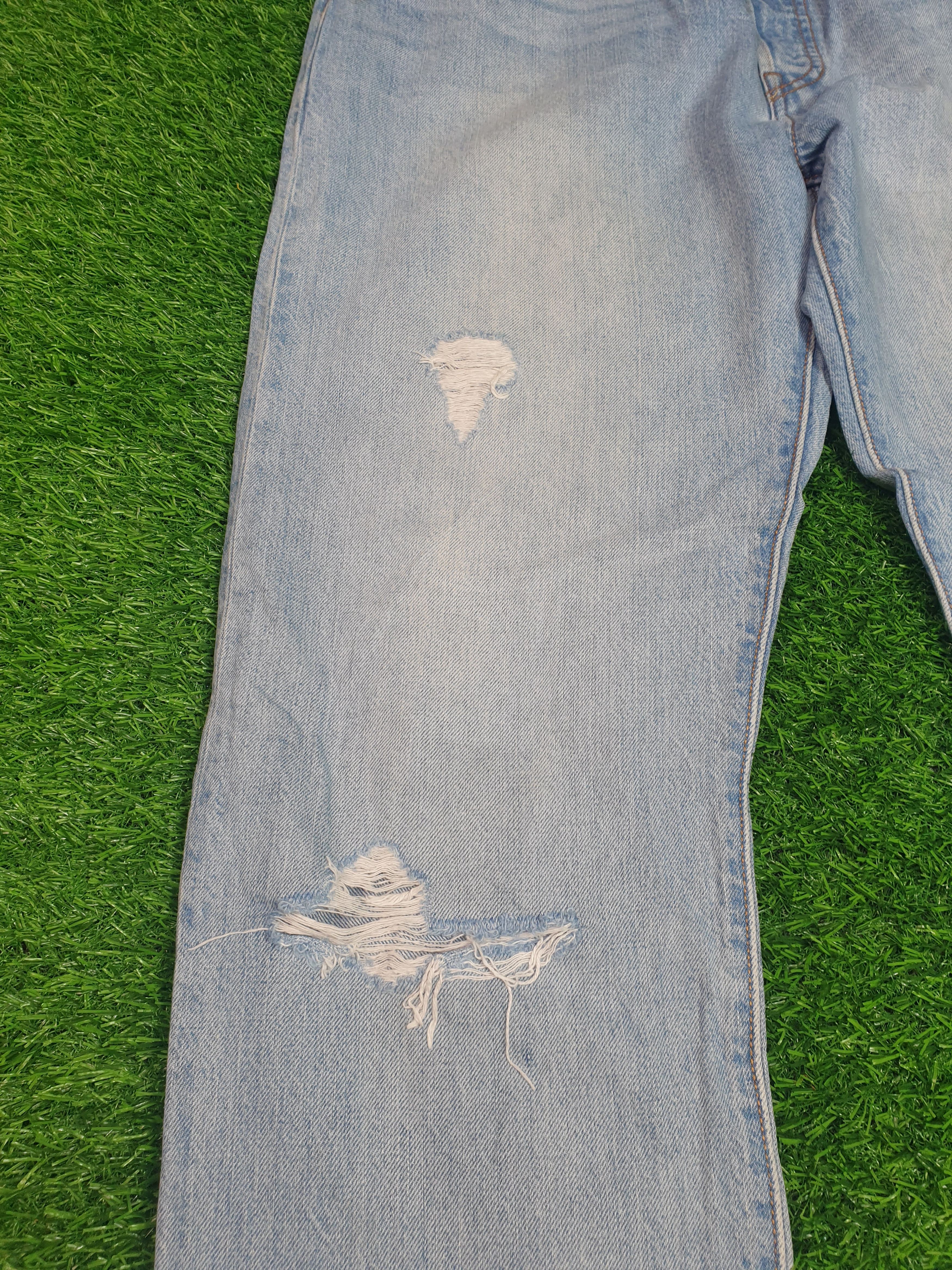 Levi's Vintage Clothing Vintage LEVIS 501 Faded Light Wash Distressed 33X30 L0073 Size US 33 - 3 Thumbnail