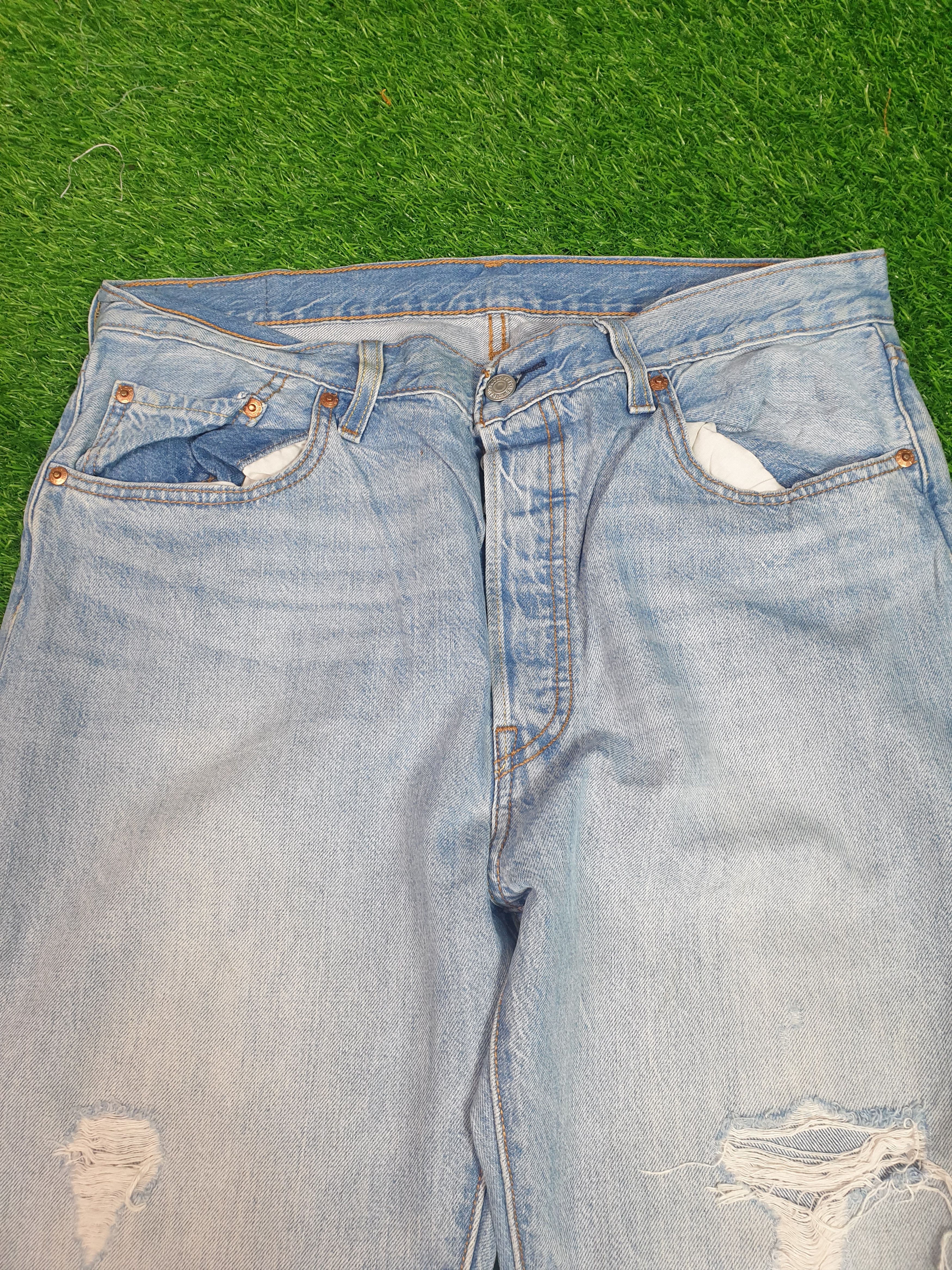 Levi's Vintage Clothing Vintage LEVIS 501 Faded Light Wash Distressed 33X30 L0073 Size US 33 - 6 Thumbnail