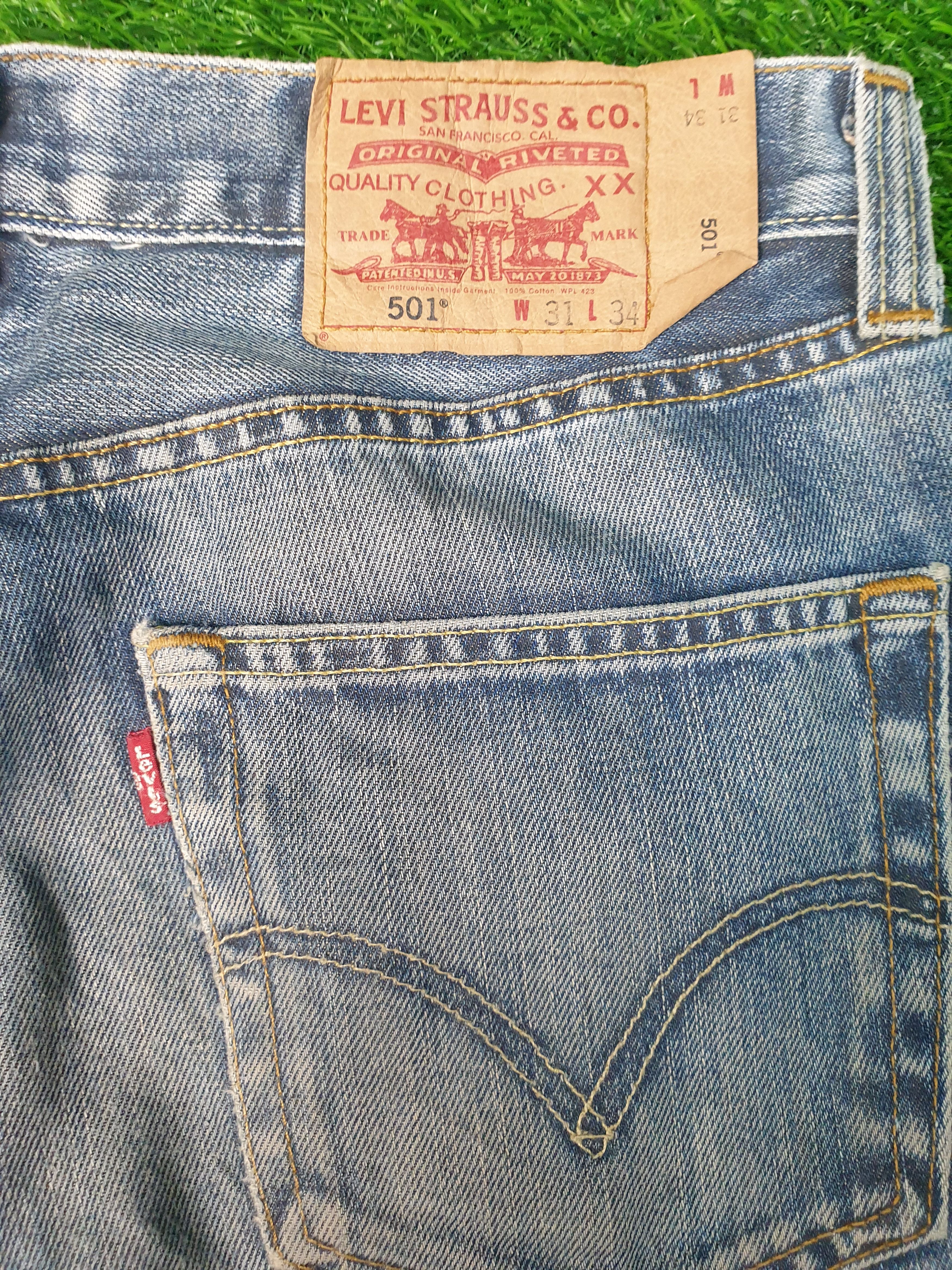 Levi's Vintage Clothing Vintage LEVIS 501 Faded Distressed Size 31X34.5 Jeans L0068 Size US 31 - 12 Thumbnail