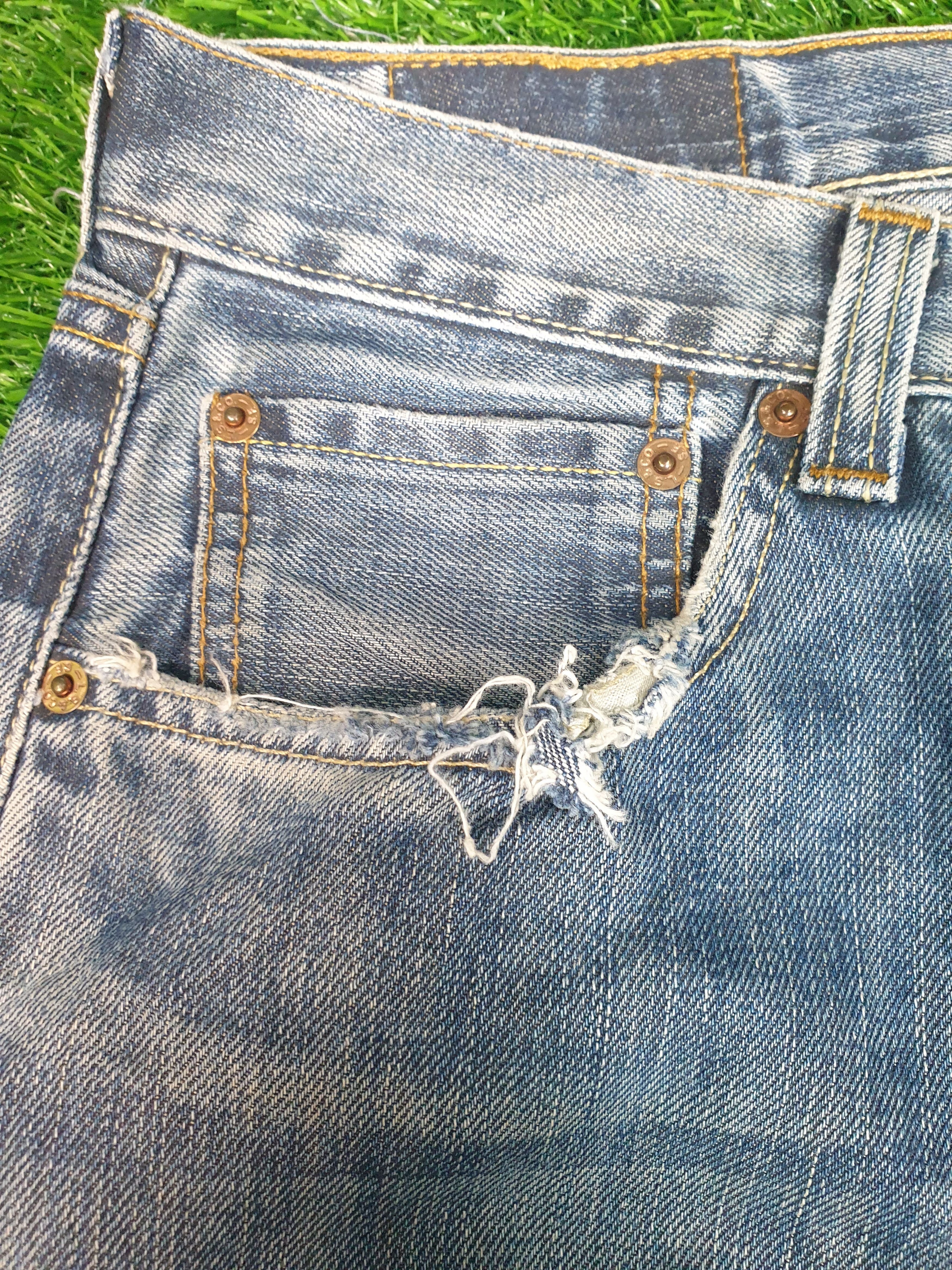 Levi's Vintage Clothing Vintage LEVIS 501 Faded Distressed Size 31X34.5 Jeans L0068 Size US 31 - 9 Thumbnail