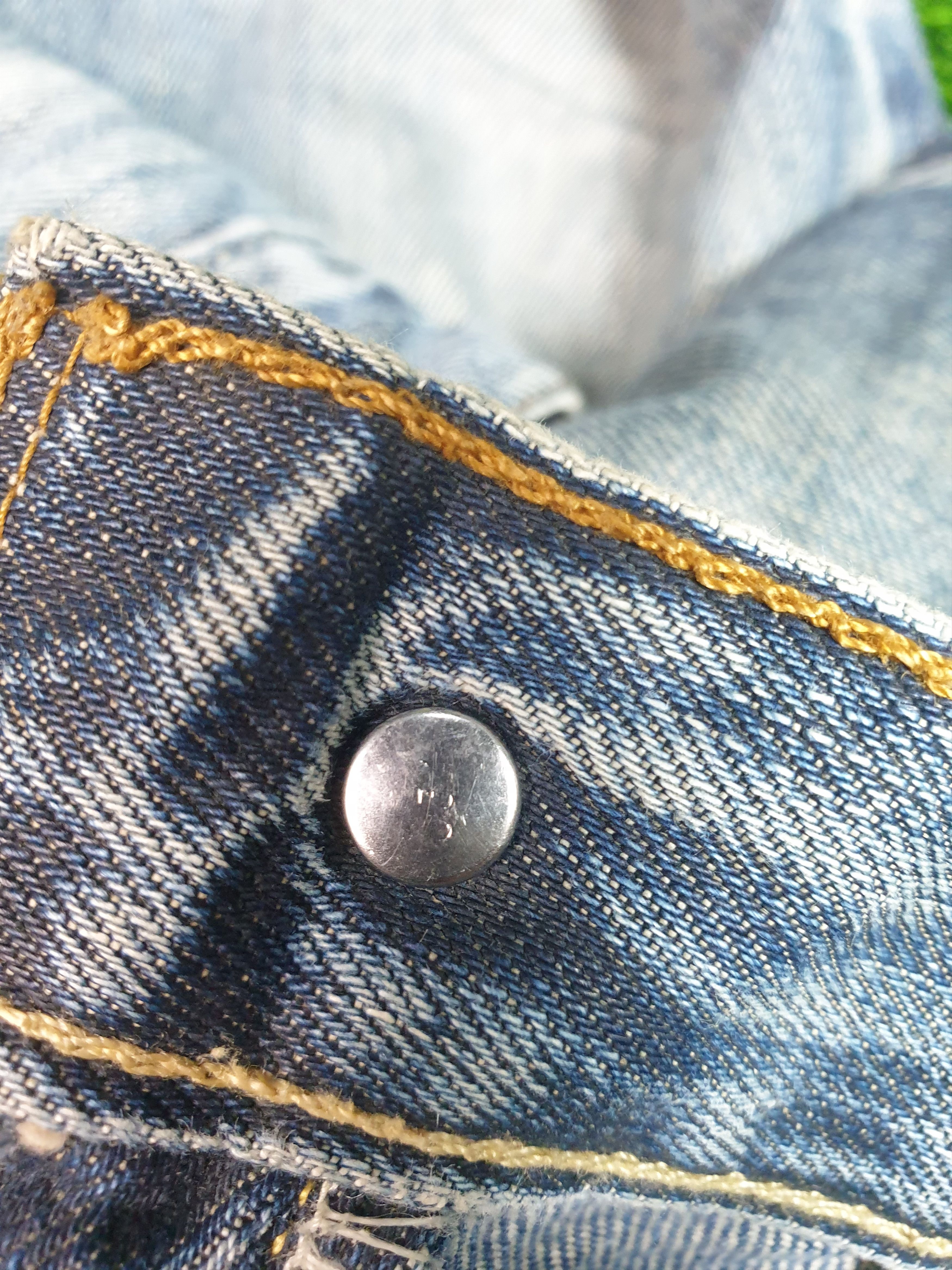 Levi's Vintage Clothing Vintage LEVIS 501 Faded Distressed Size 31X34.5 Jeans L0068 Size US 31 - 13 Thumbnail