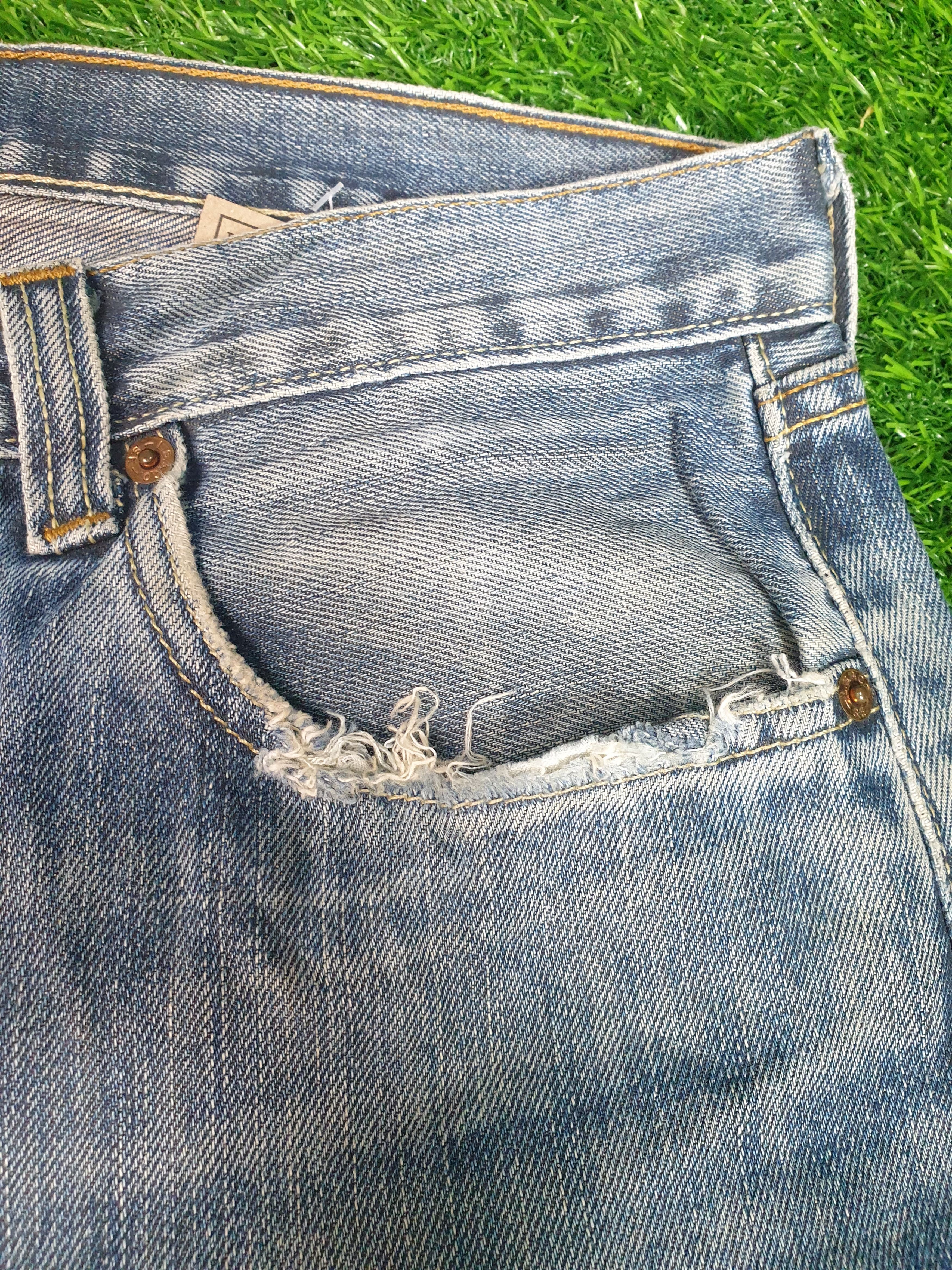 Levi's Vintage Clothing Vintage LEVIS 501 Faded Distressed Size 31X34.5 Jeans L0068 Size US 31 - 8 Thumbnail